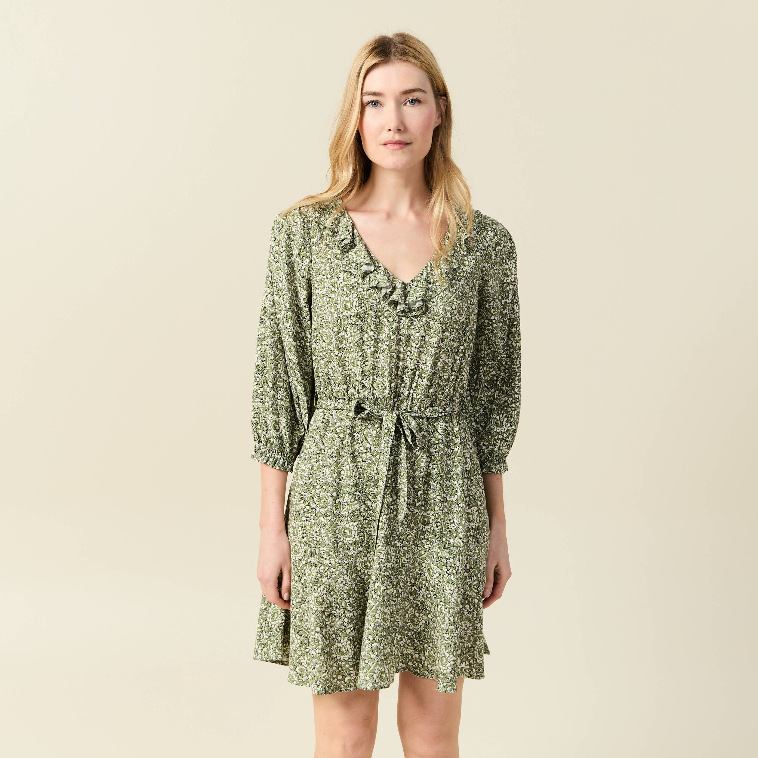 Robe &eacute;vas&eacute;e ceintur&eacute;e vert kaki femme