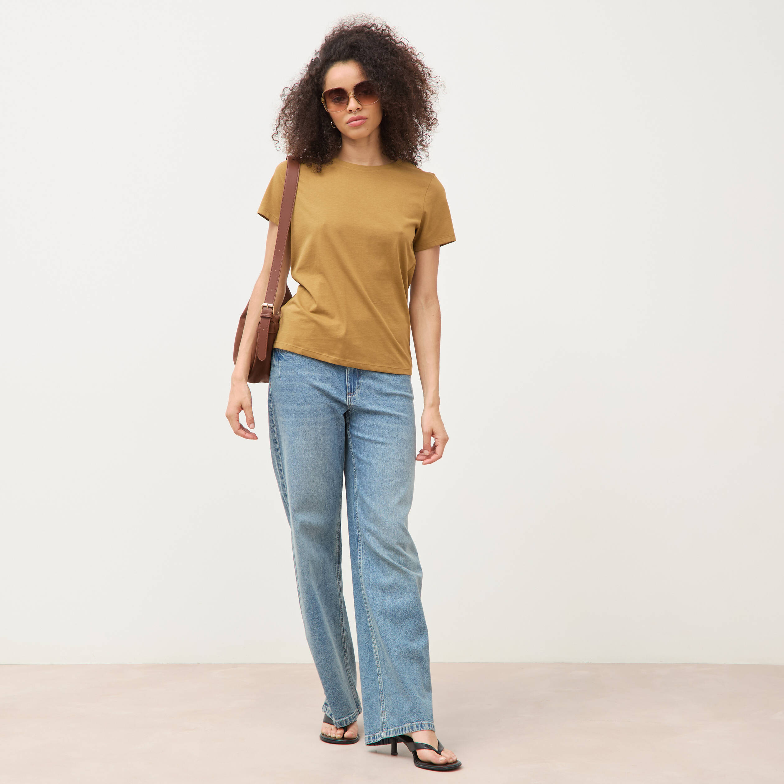 T-shirt cintr&eacute; col rond manches courtes camel femme