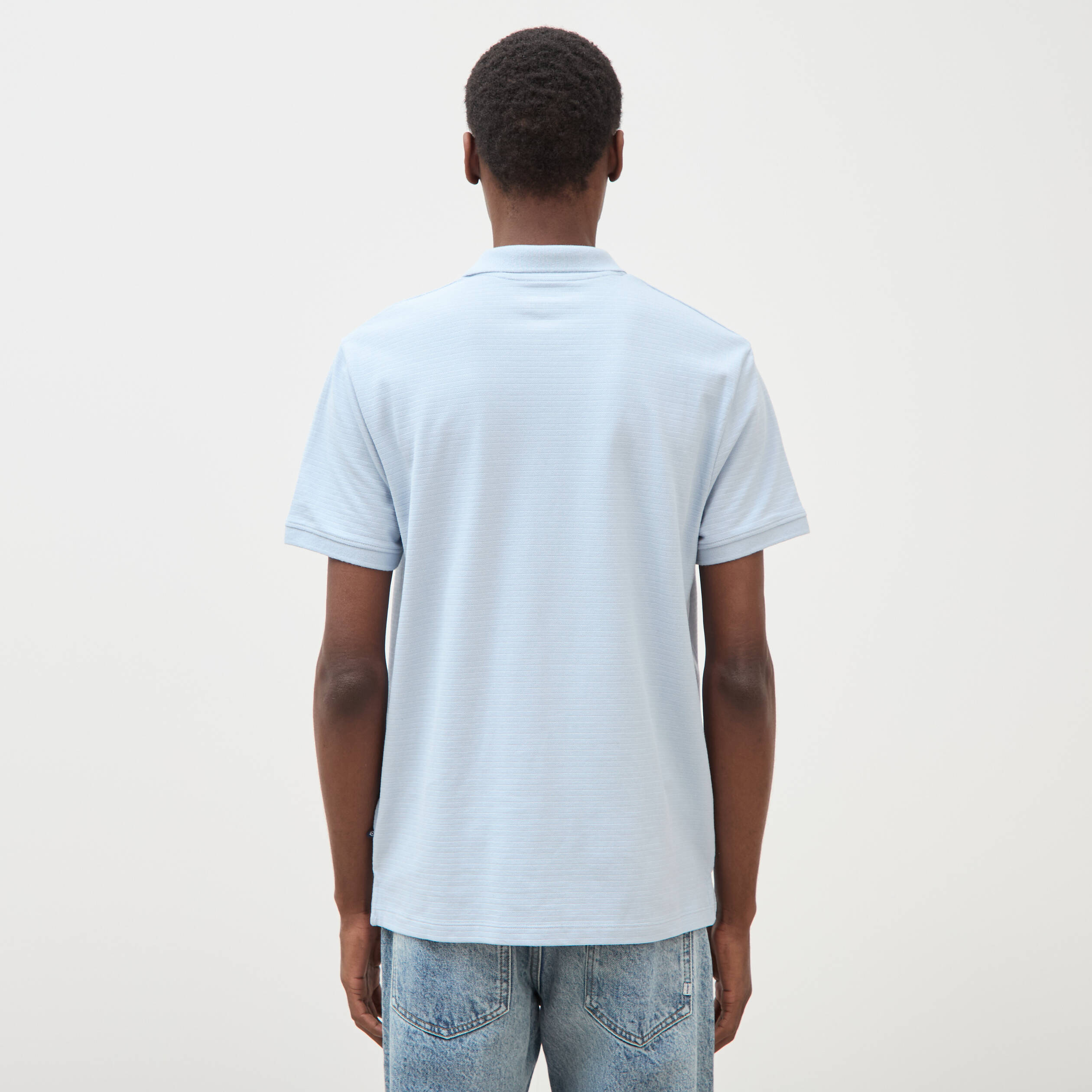 Polo cintr&eacute; en coton manches courtes bleu ciel homme