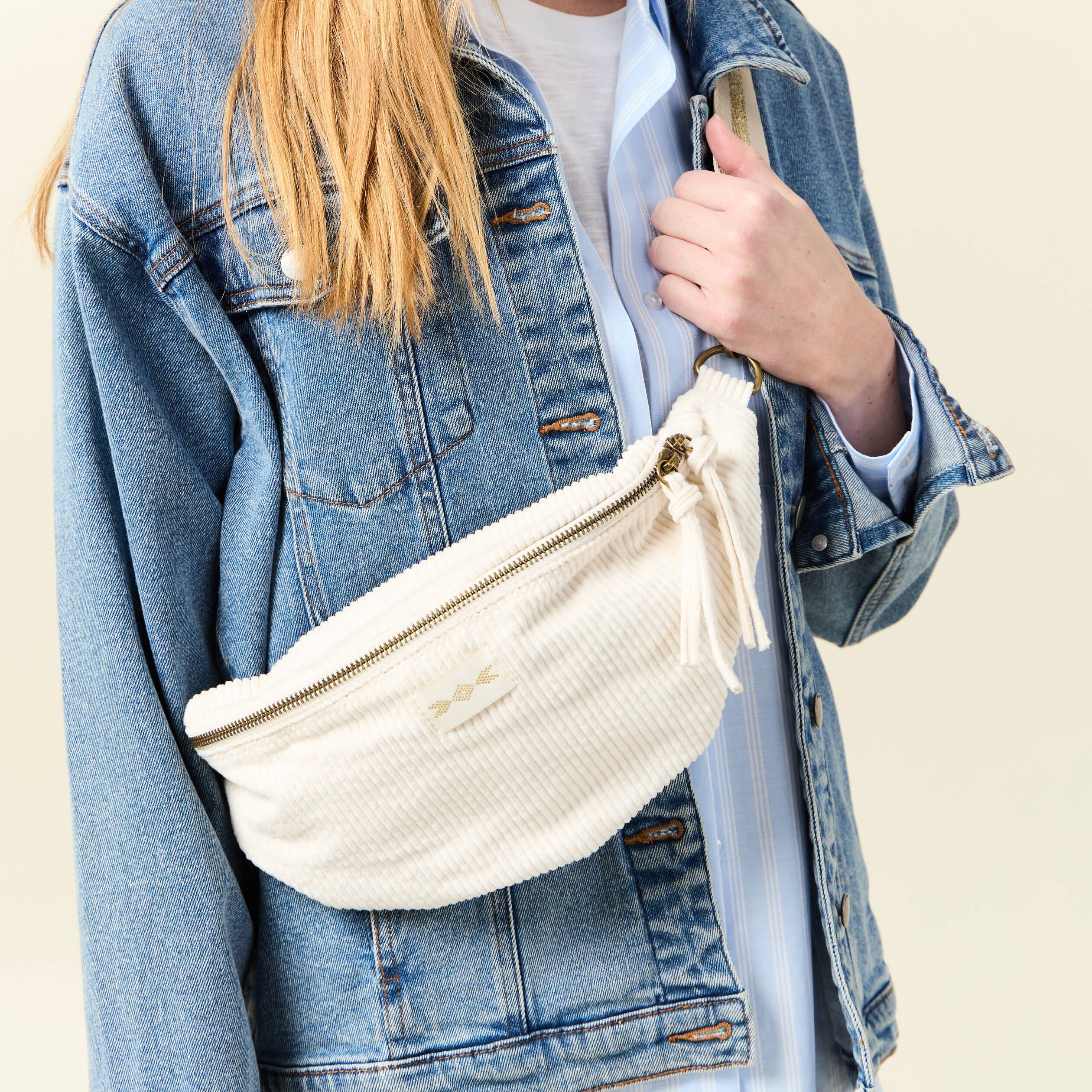 Sac banane velours c&ocirc;tel&eacute; creme femme