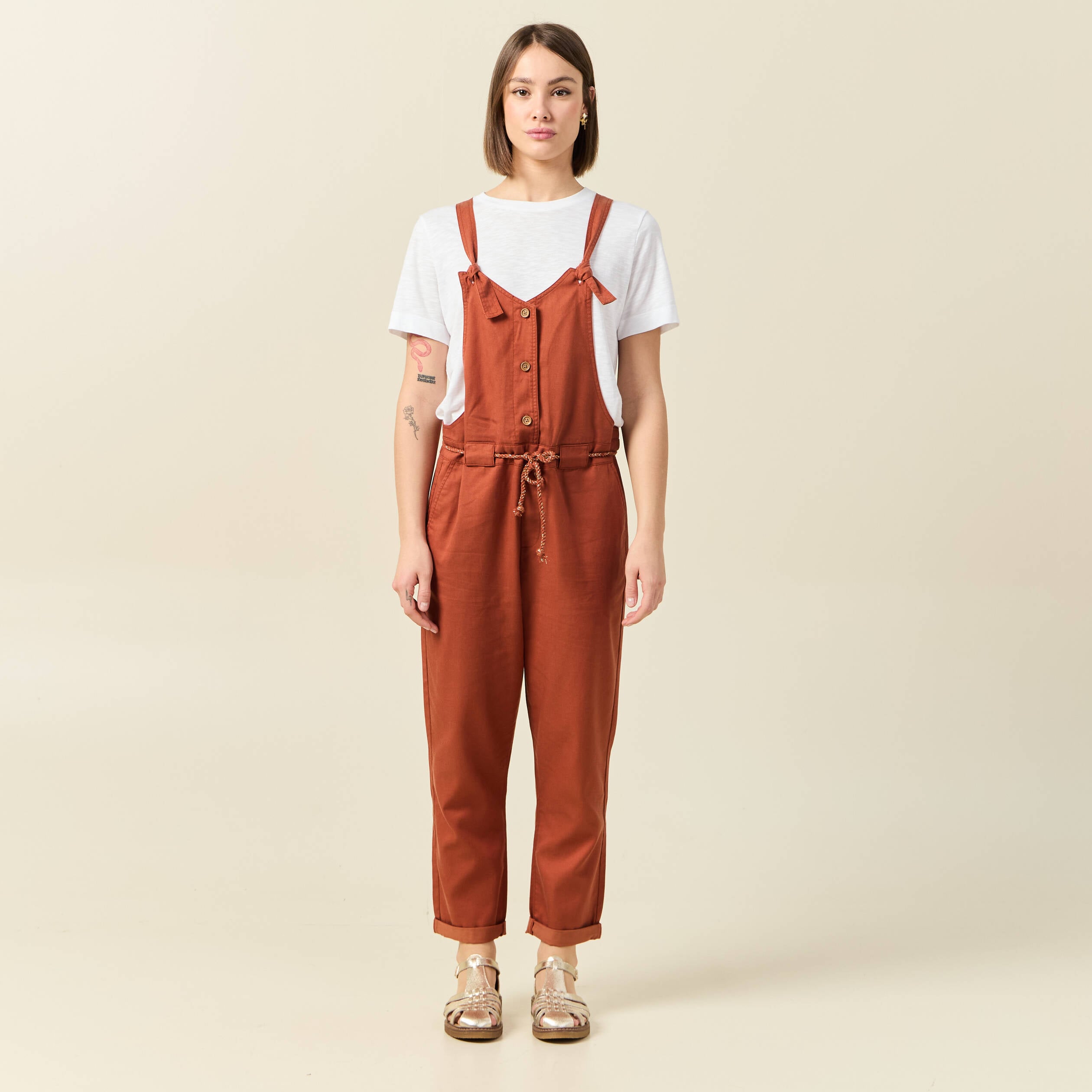 Salopette fluide boutonn&eacute;e rouge fonc&eacute; femme