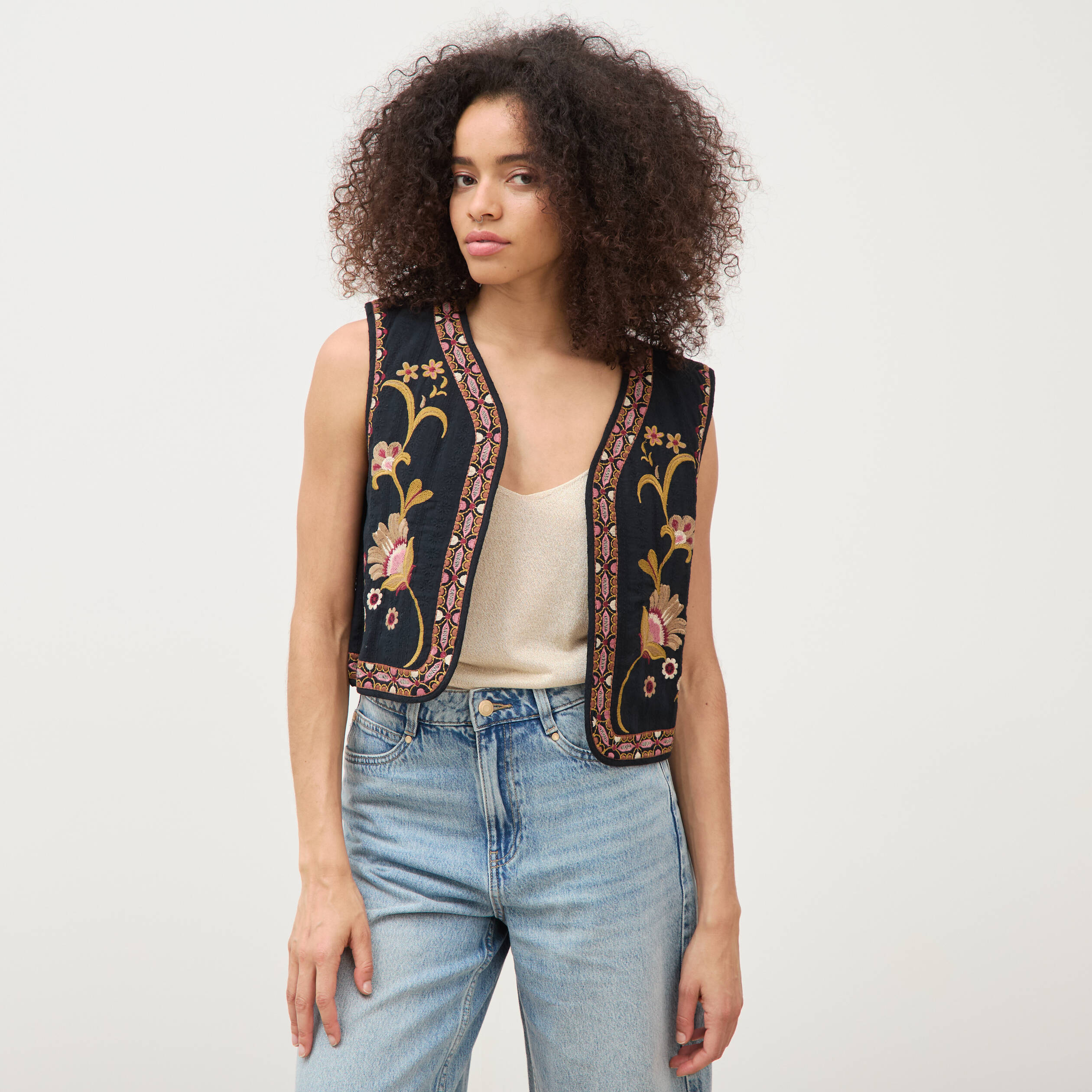 Gilet droit court sans manches doubl&eacute; noir femme