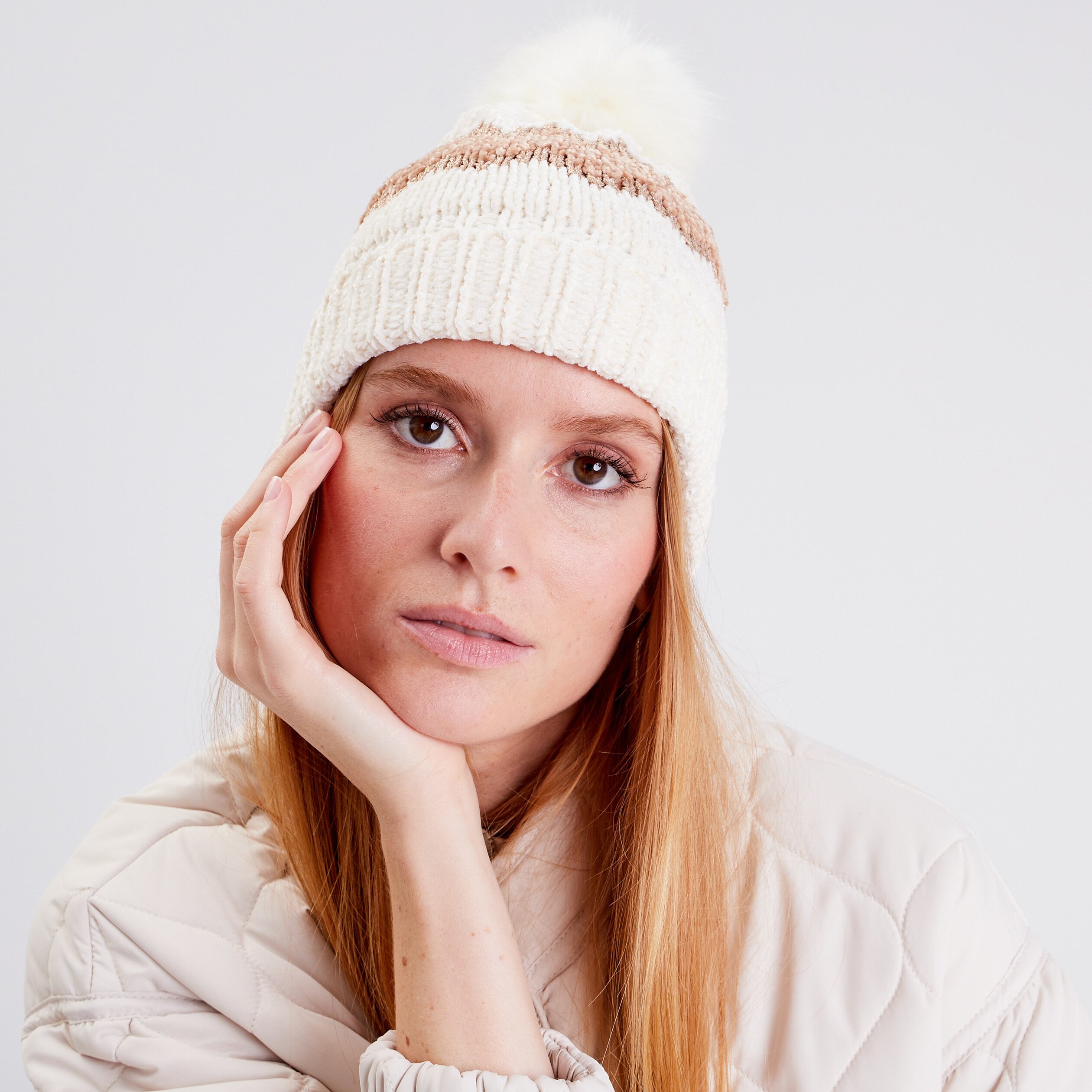 Bonnet à pompon ecru femme