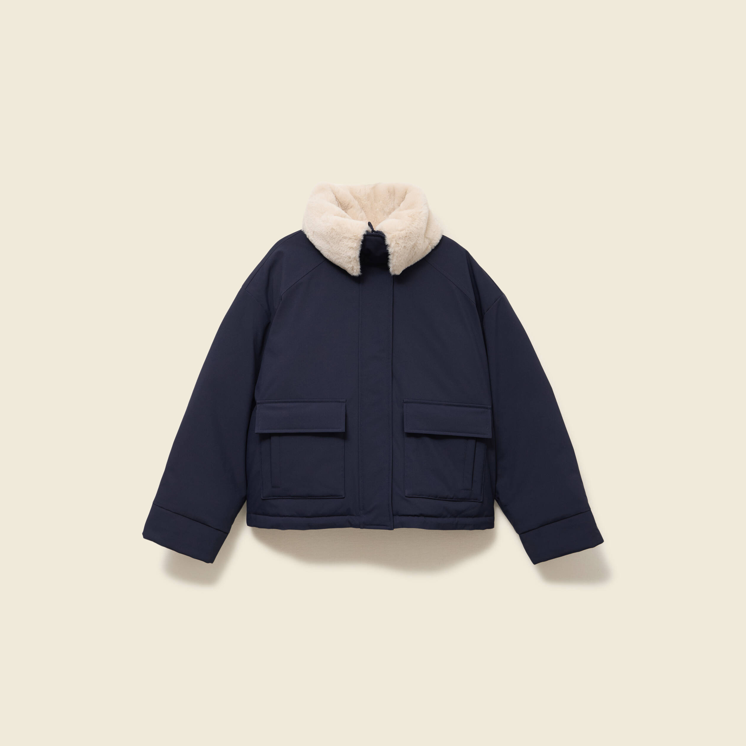 Veste droite courte col classique bleu fonc&eacute; femme