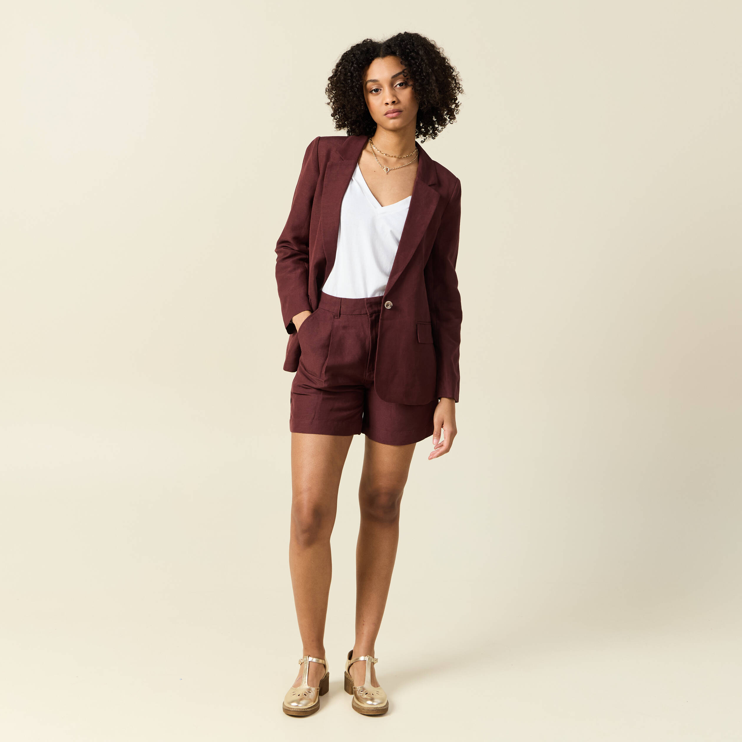 short droit avec pinces bordeaux femme Short droit avec pinces bordeaux femme