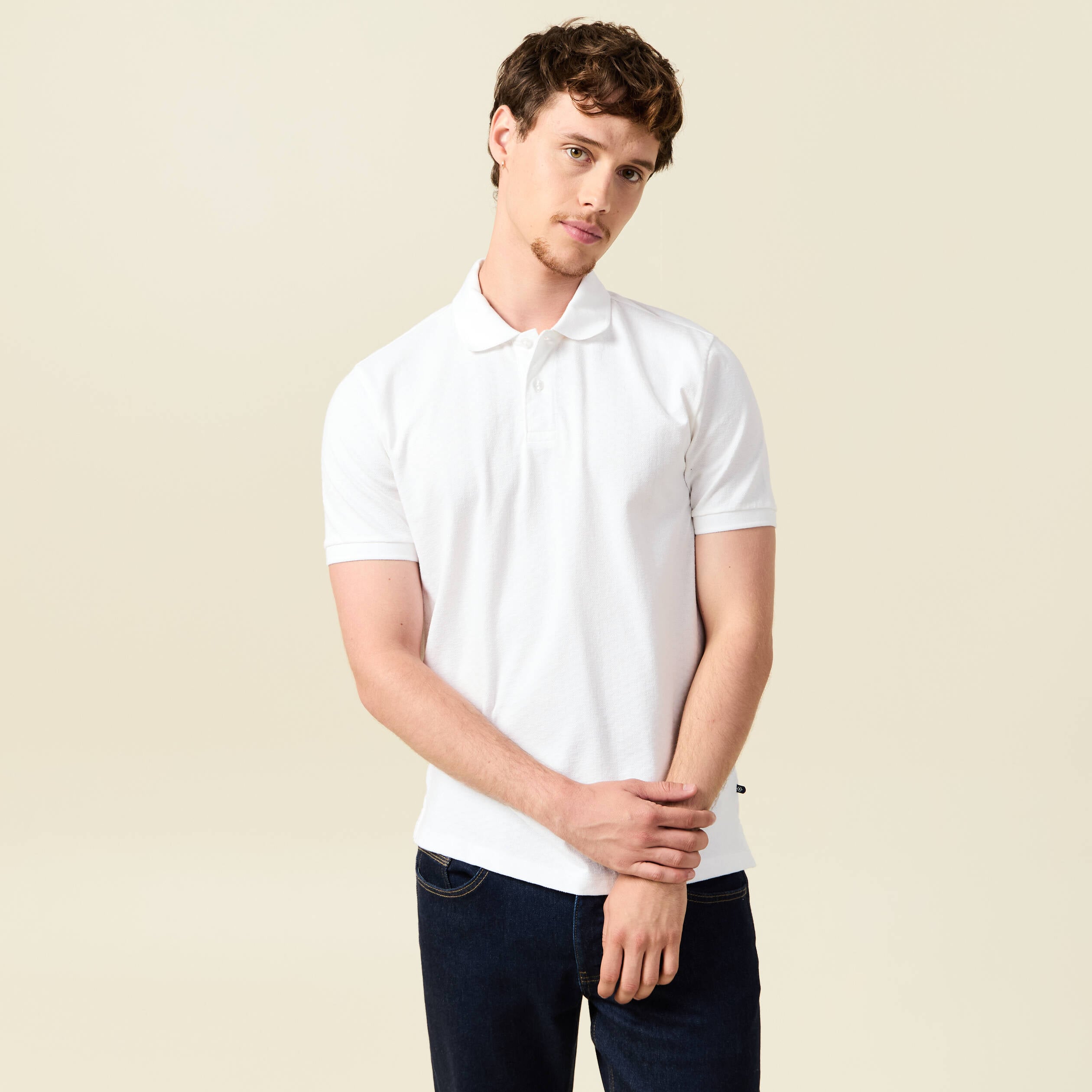 Polo cintr&eacute; en coton manches courtes blanc homme