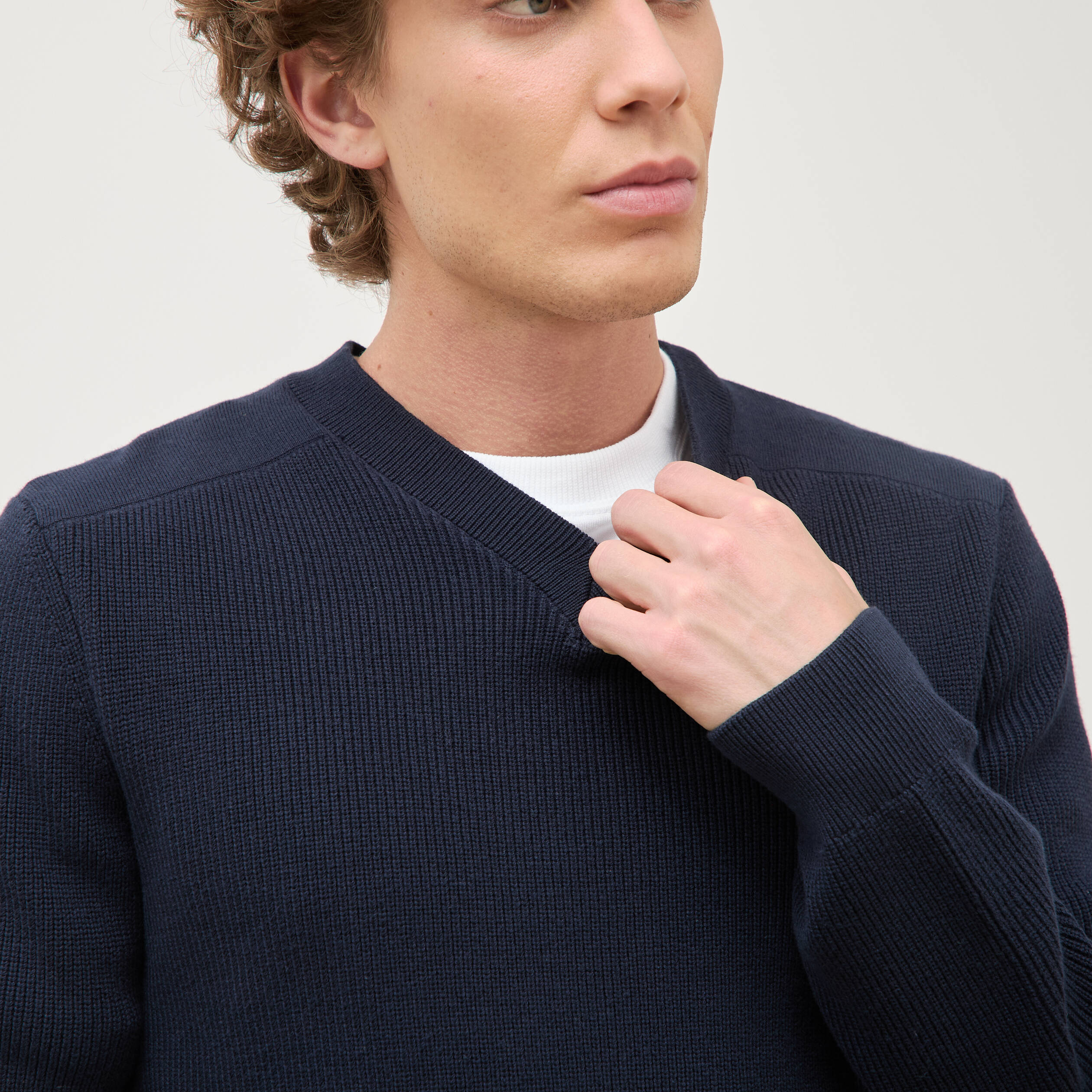 Pull col v manches longues bleu marine homme
