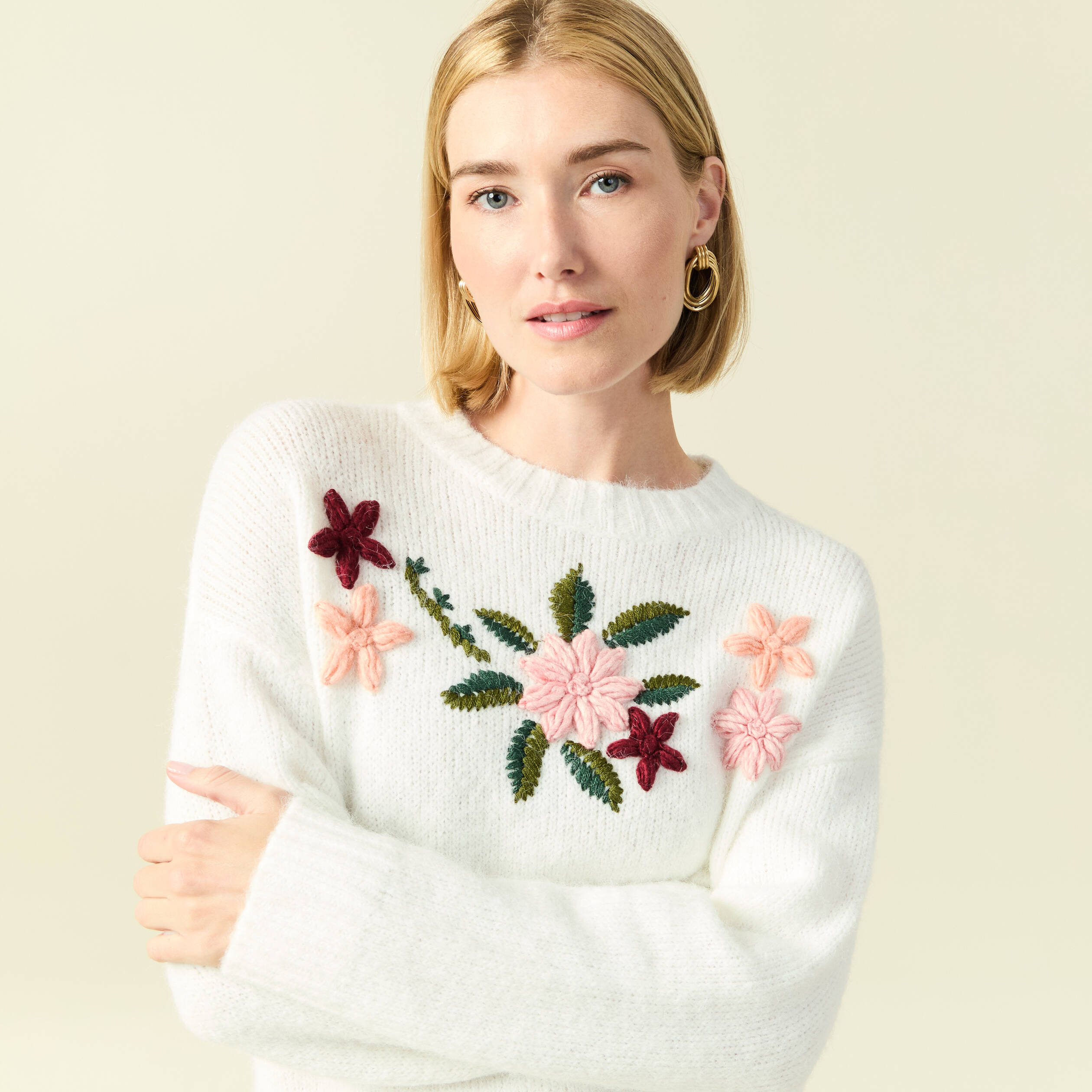 Pull col rond manches longues brod&eacute; ecru femme
