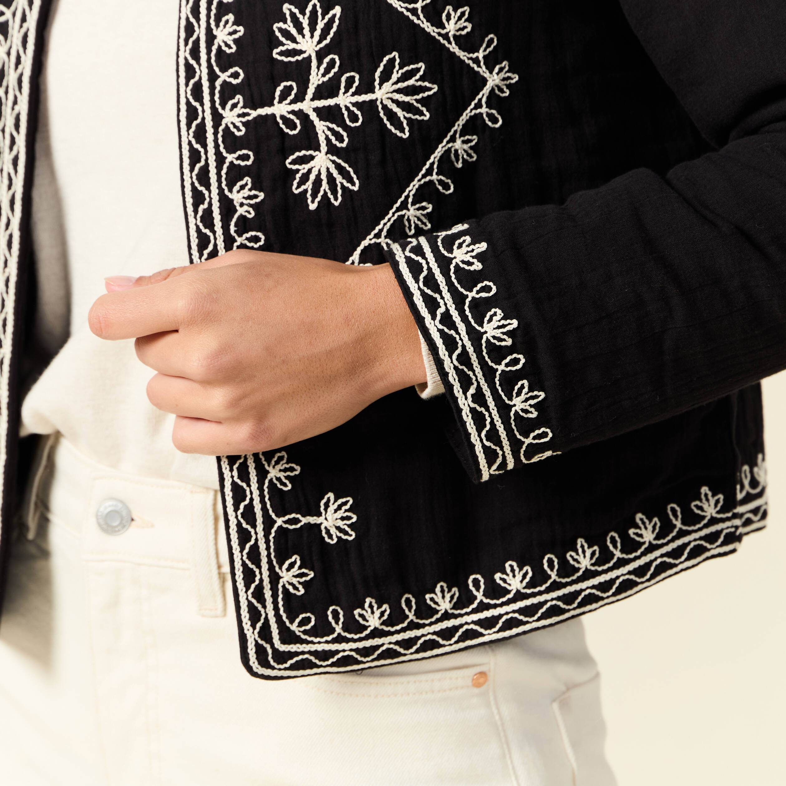 veste droite brodee noir femme Veste droite brodée noir femme