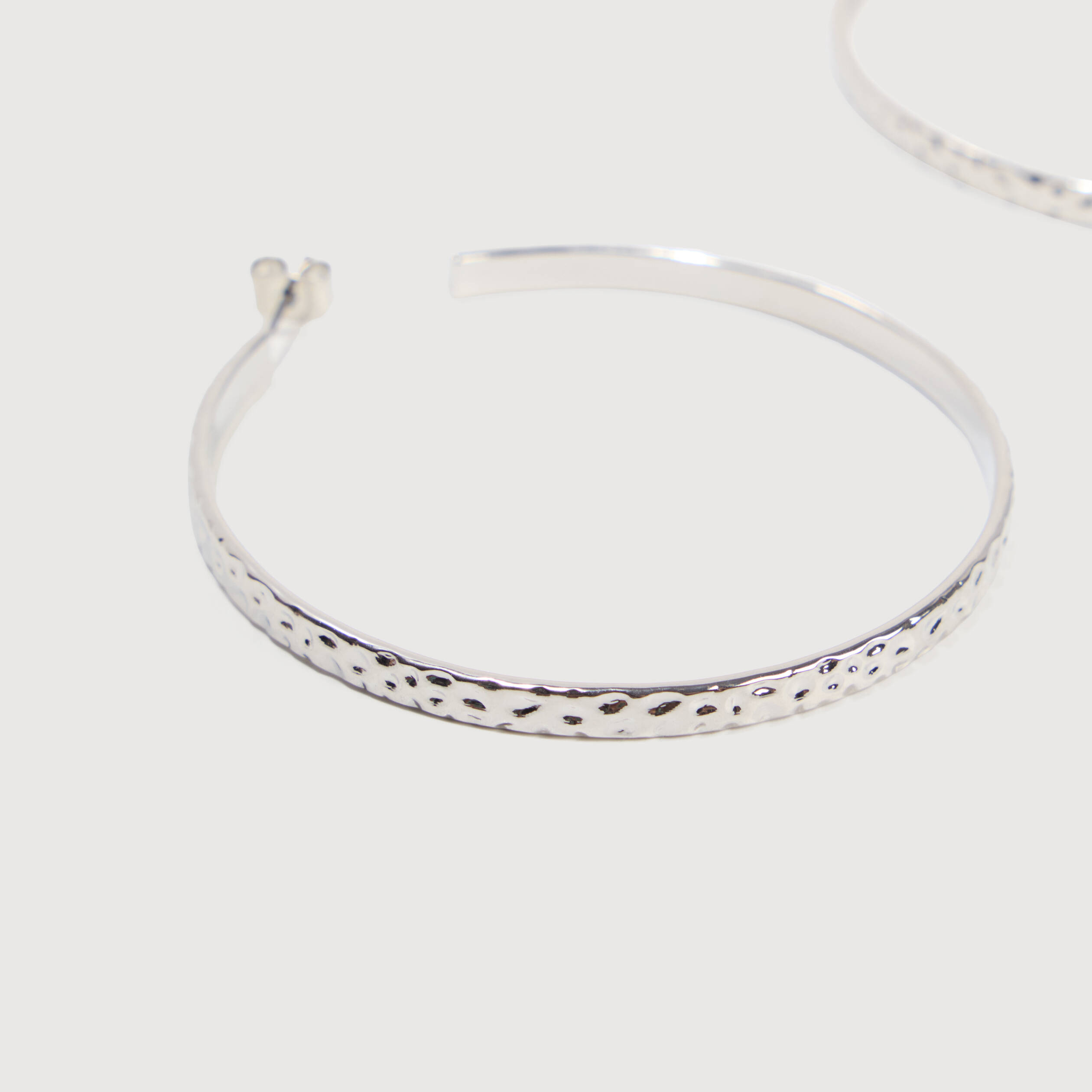 Cr&eacute;oles couleur argent femme