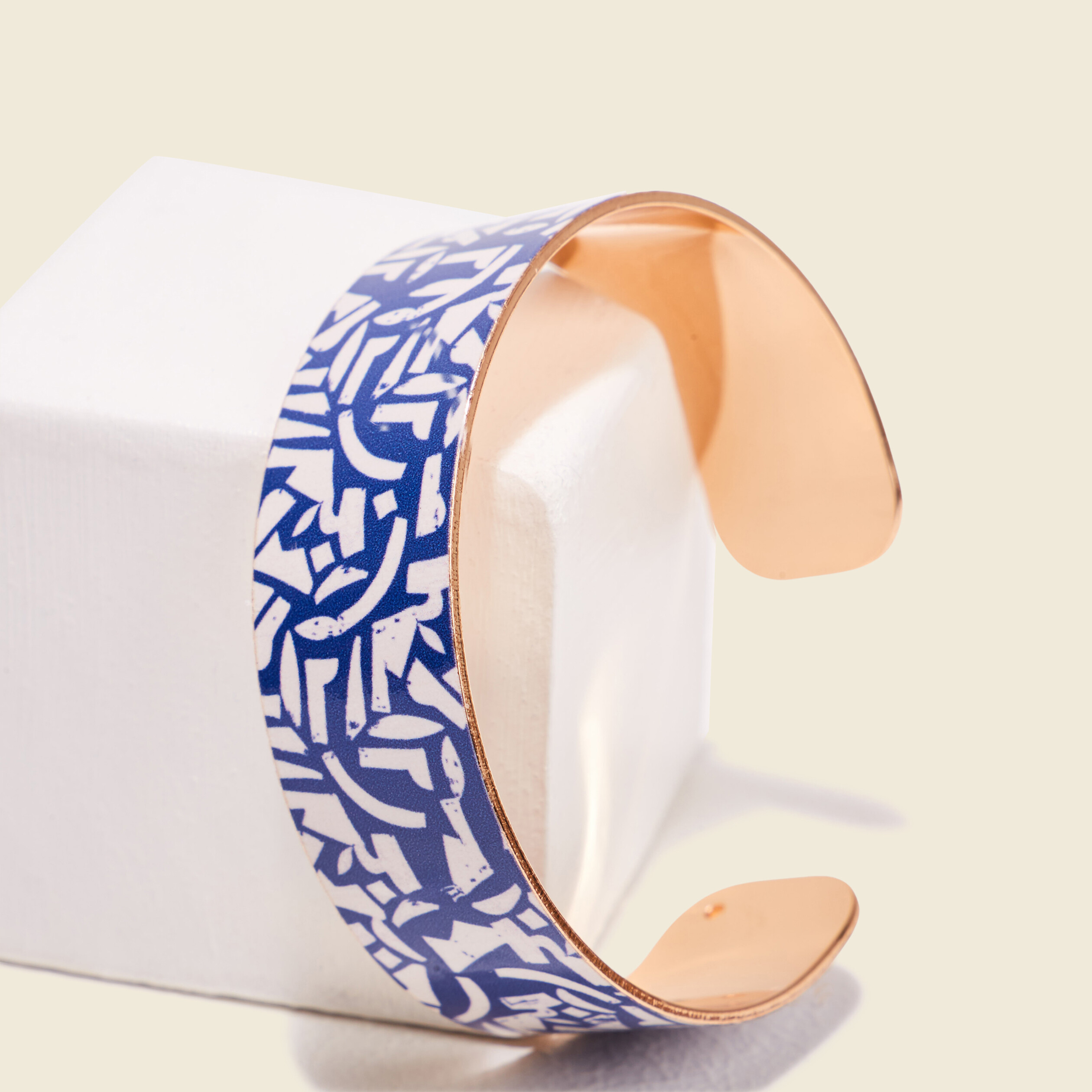 Bracelet manchette bleu electrique femme