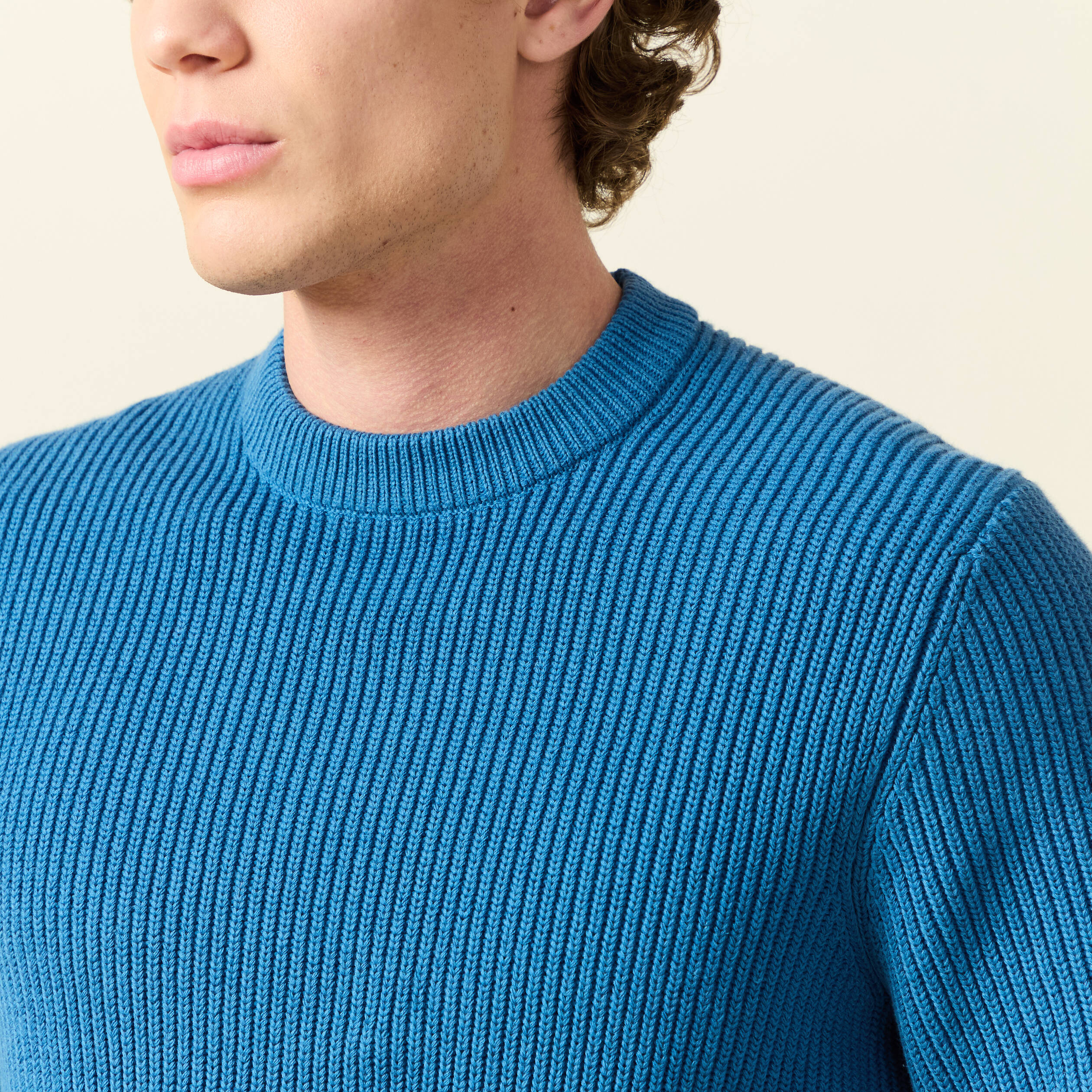 Pull fin manches longues col rond bleu fonc&eacute; homme