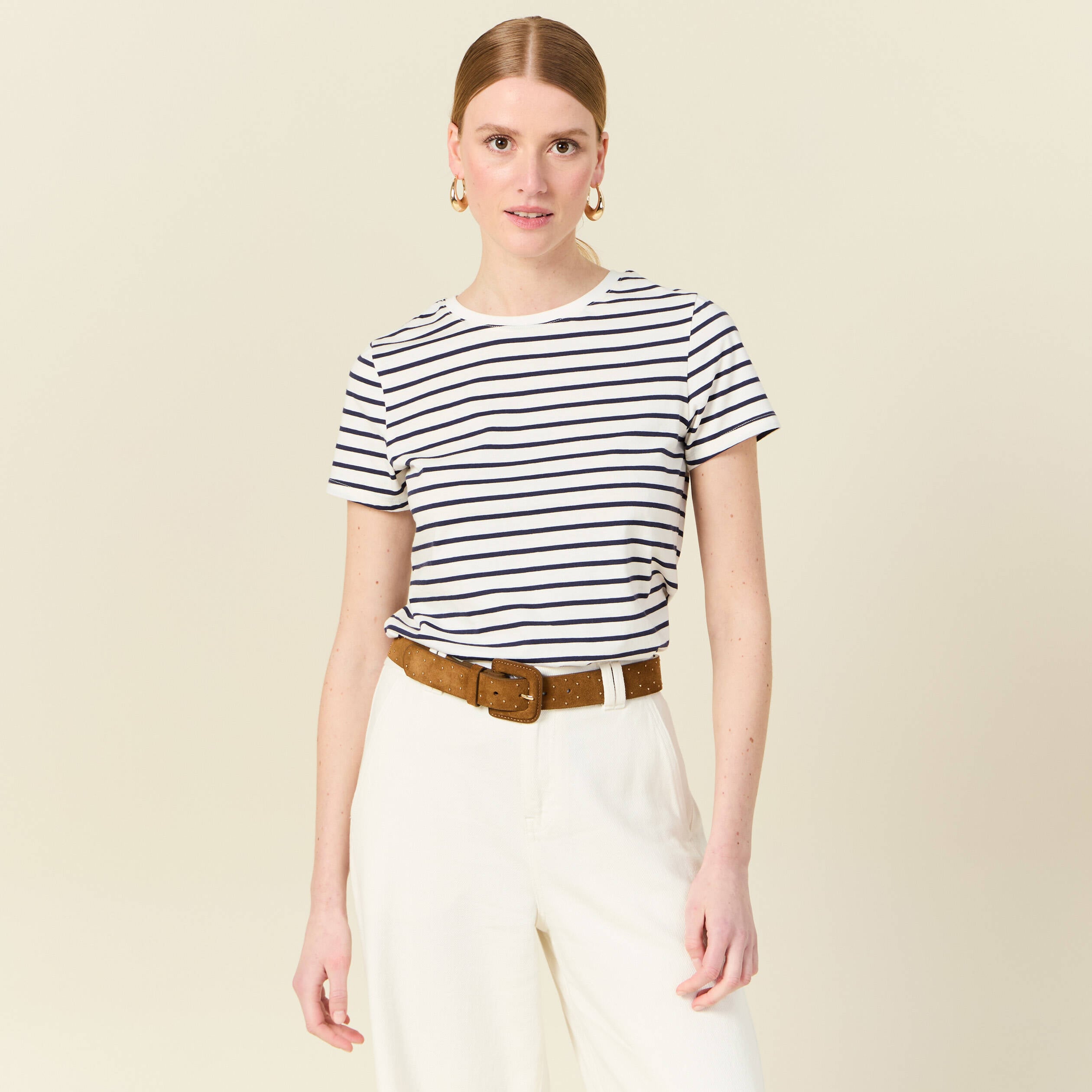 T-shirt cintr&eacute; col rond manches courtes ecru femme