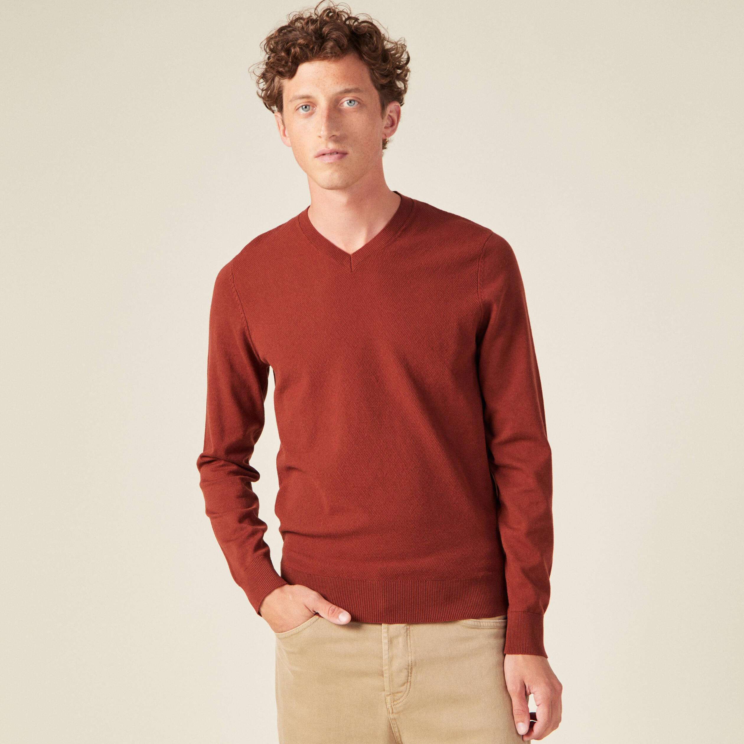 Pull col en V éco-responsable marron cognac homme