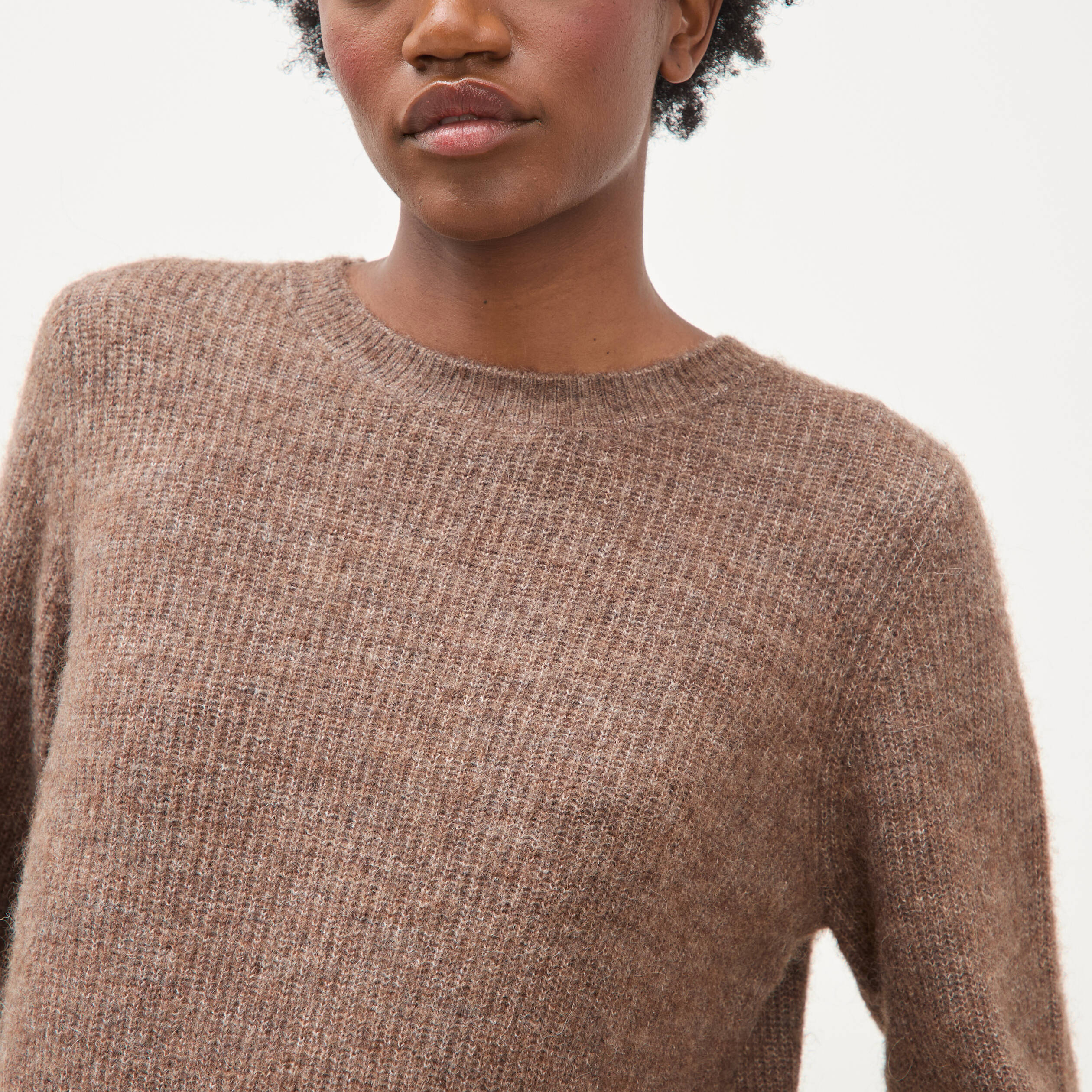 Pull droit col montant manches longues marron femme
