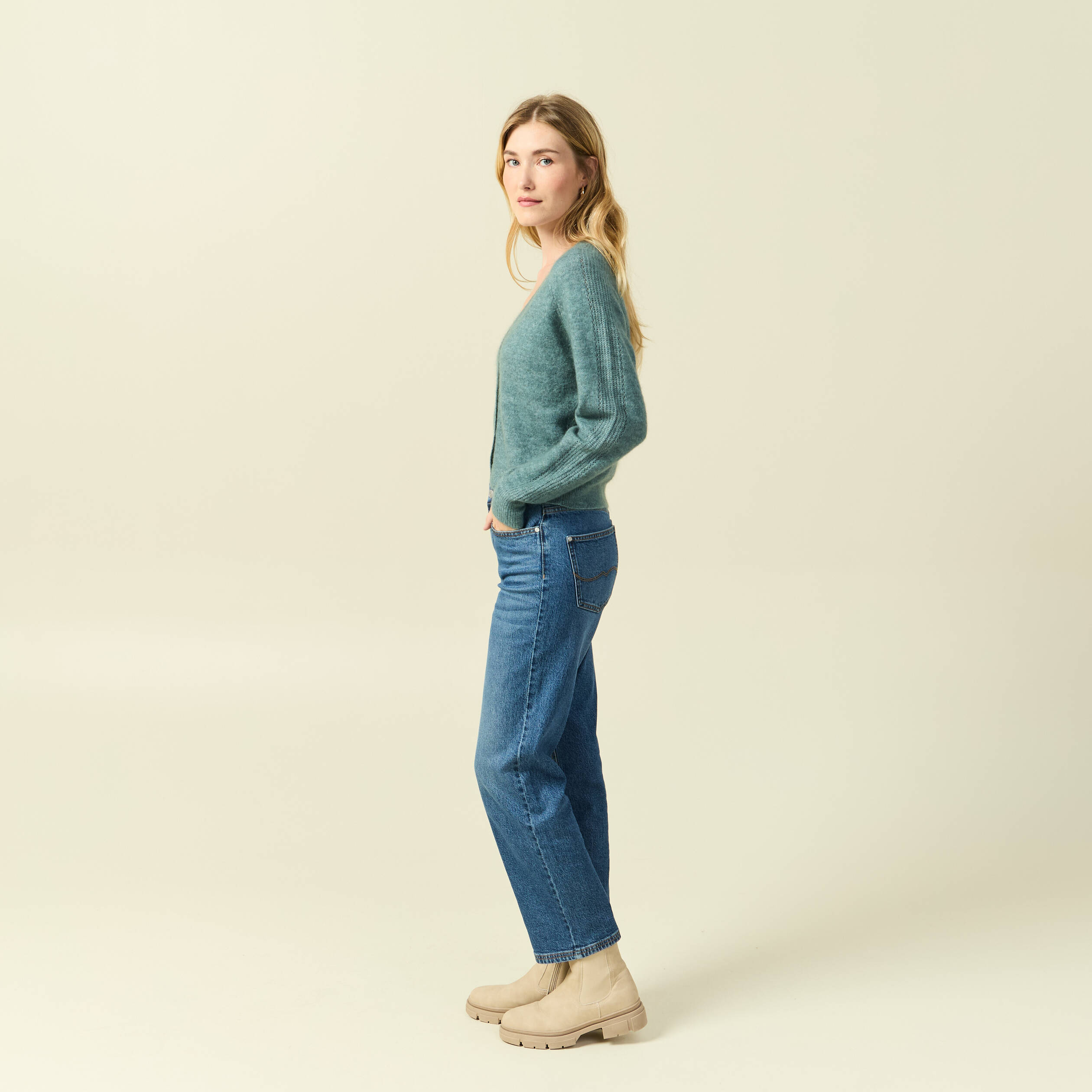 Gilet ajour&eacute; col V manches longues vert femme