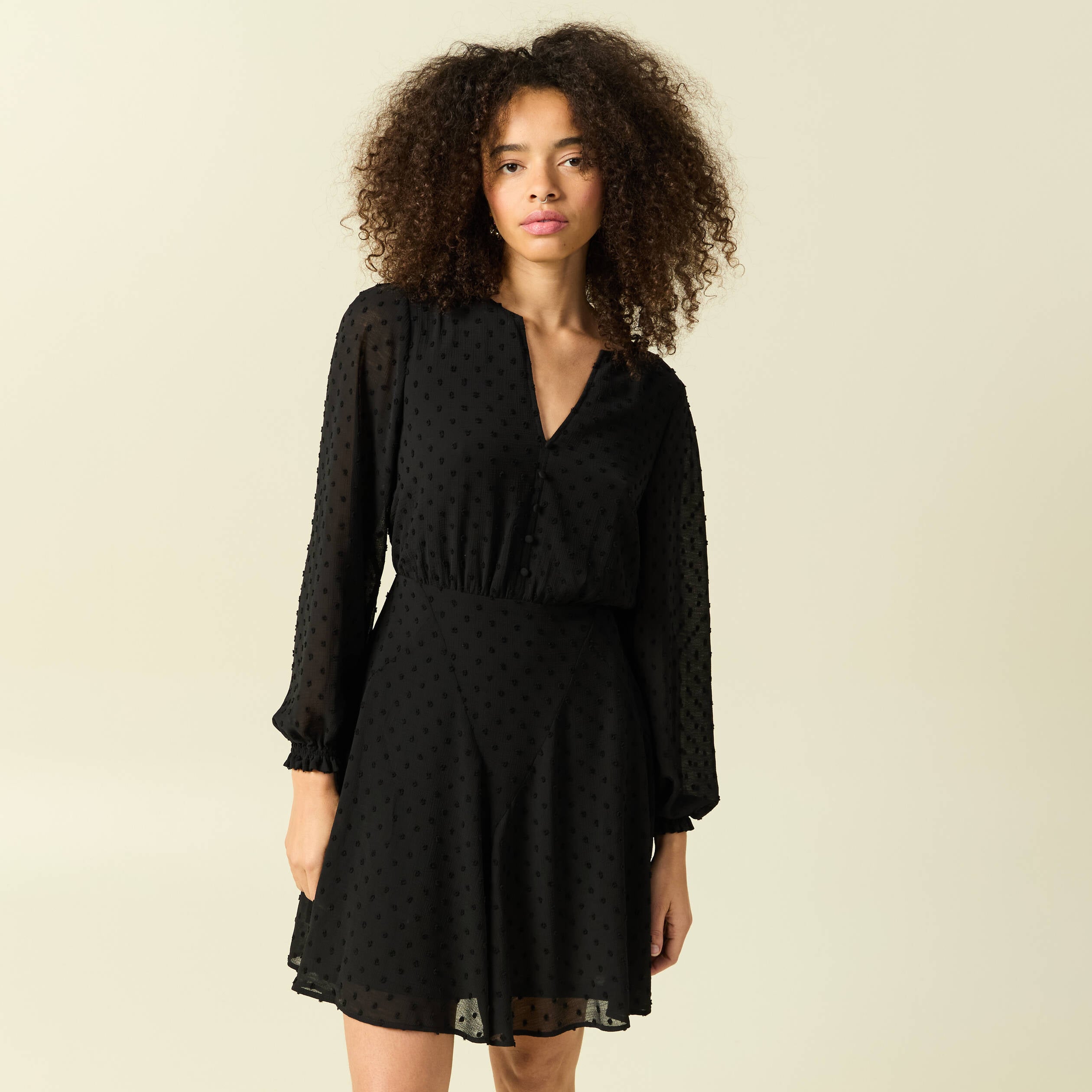 Robe fluide col v manches longues noir femme