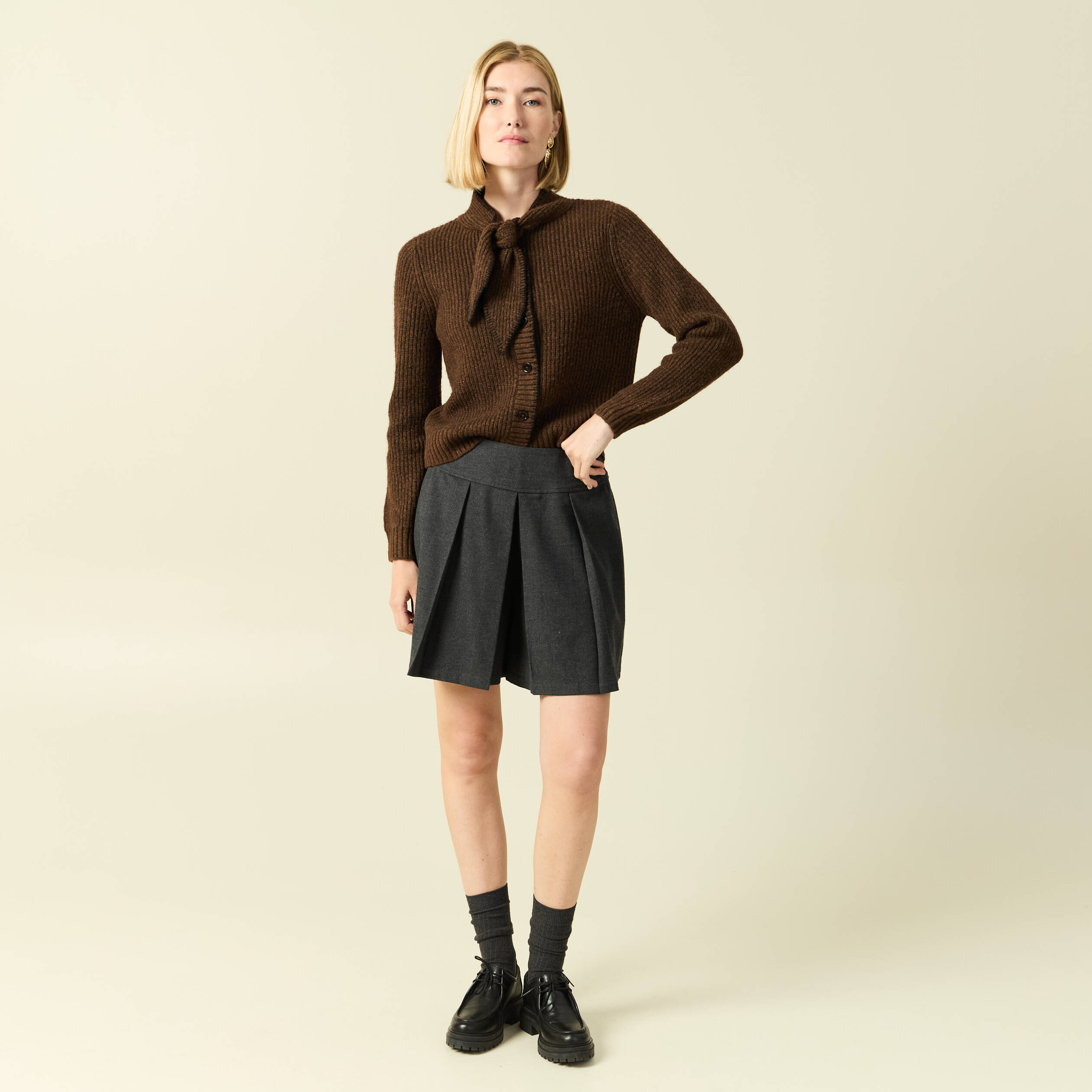 Jupe-short pliss&eacute;e gris femme