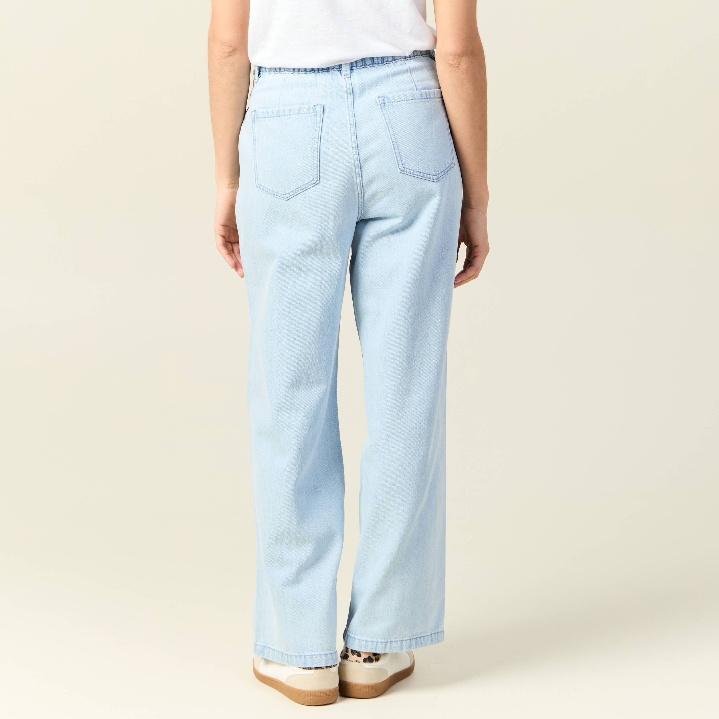 Jeans large &agrave; pinces denim bleach femme
