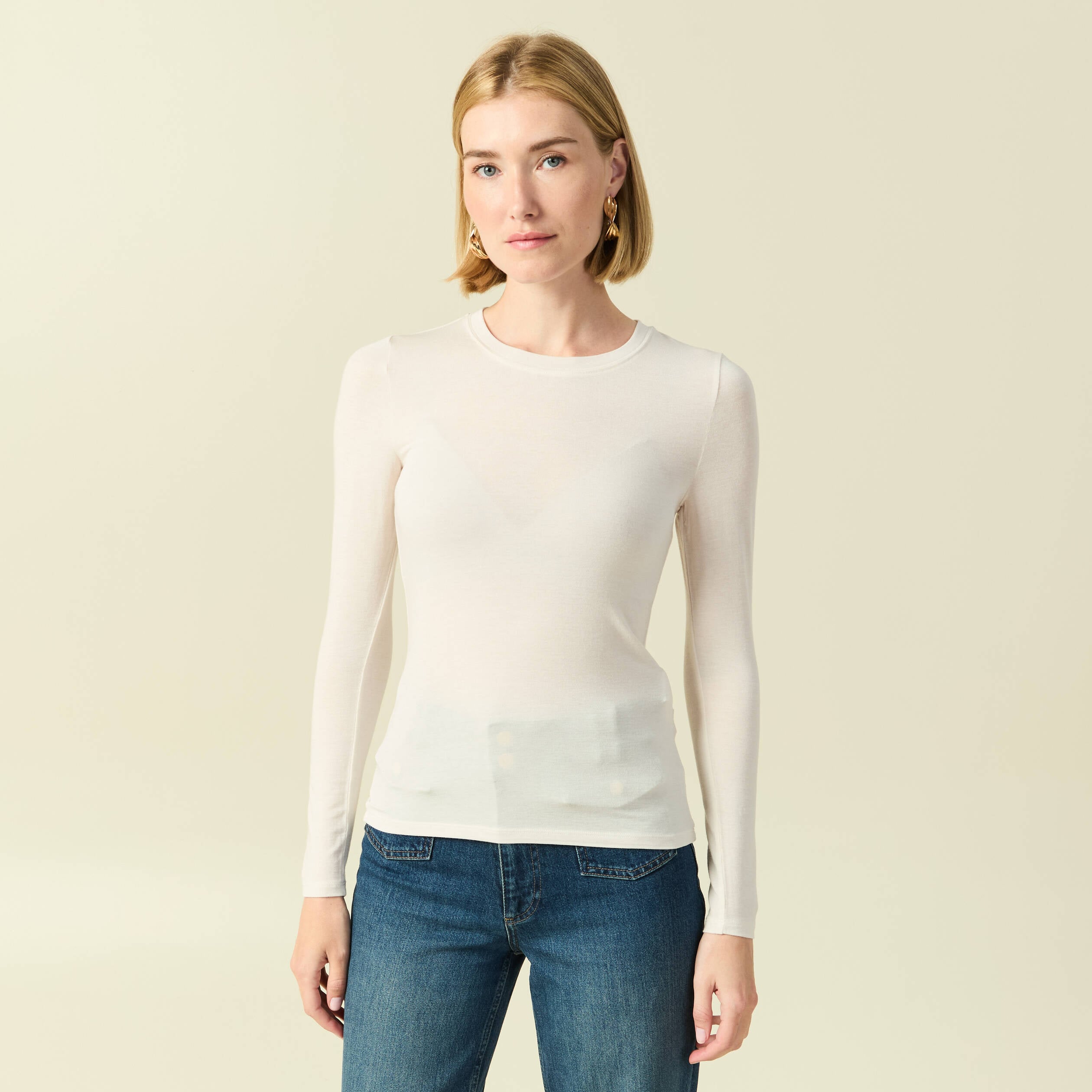 T-shirt cintr&eacute; manches longues col rond creme femme