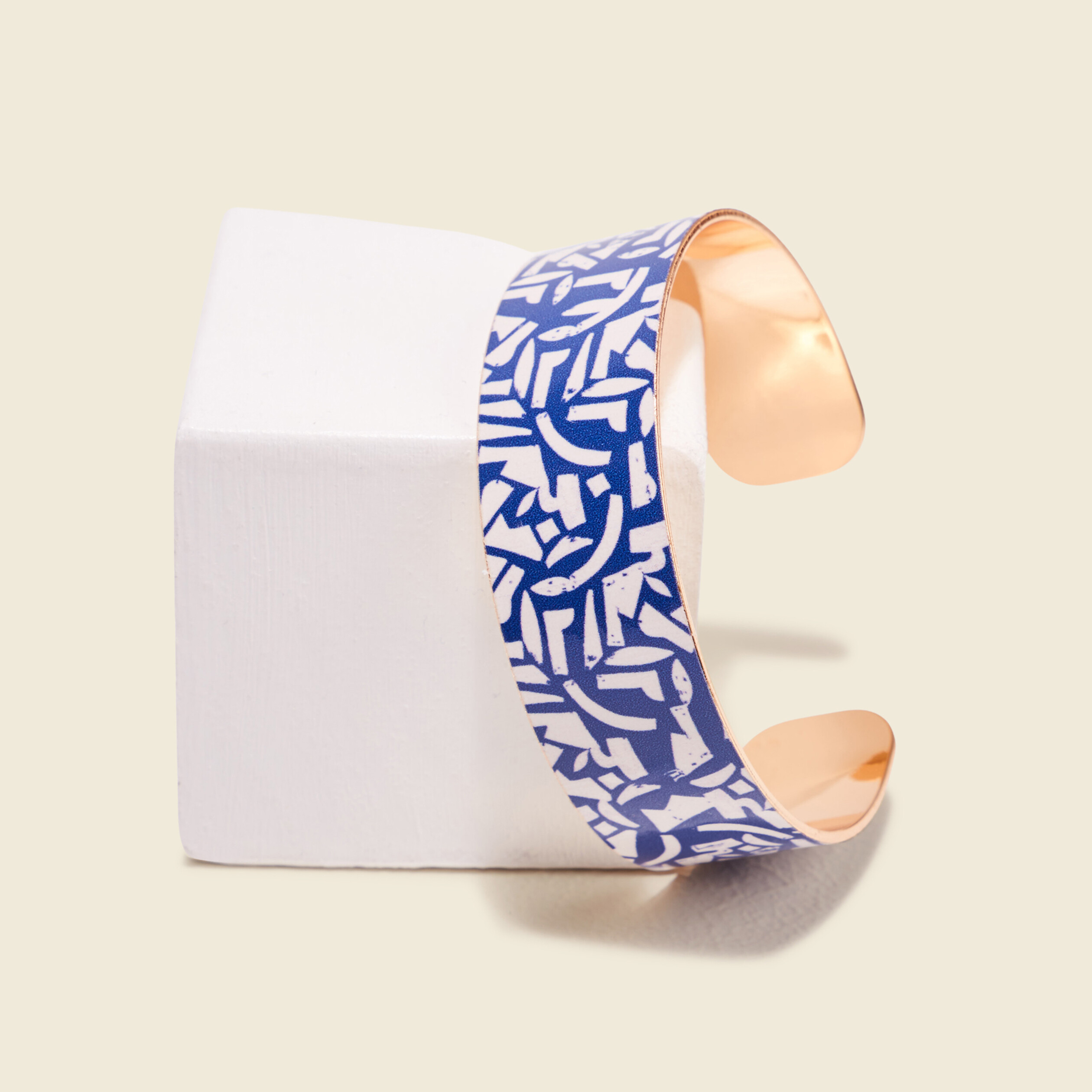 Bracelet manchette bleu electrique femme