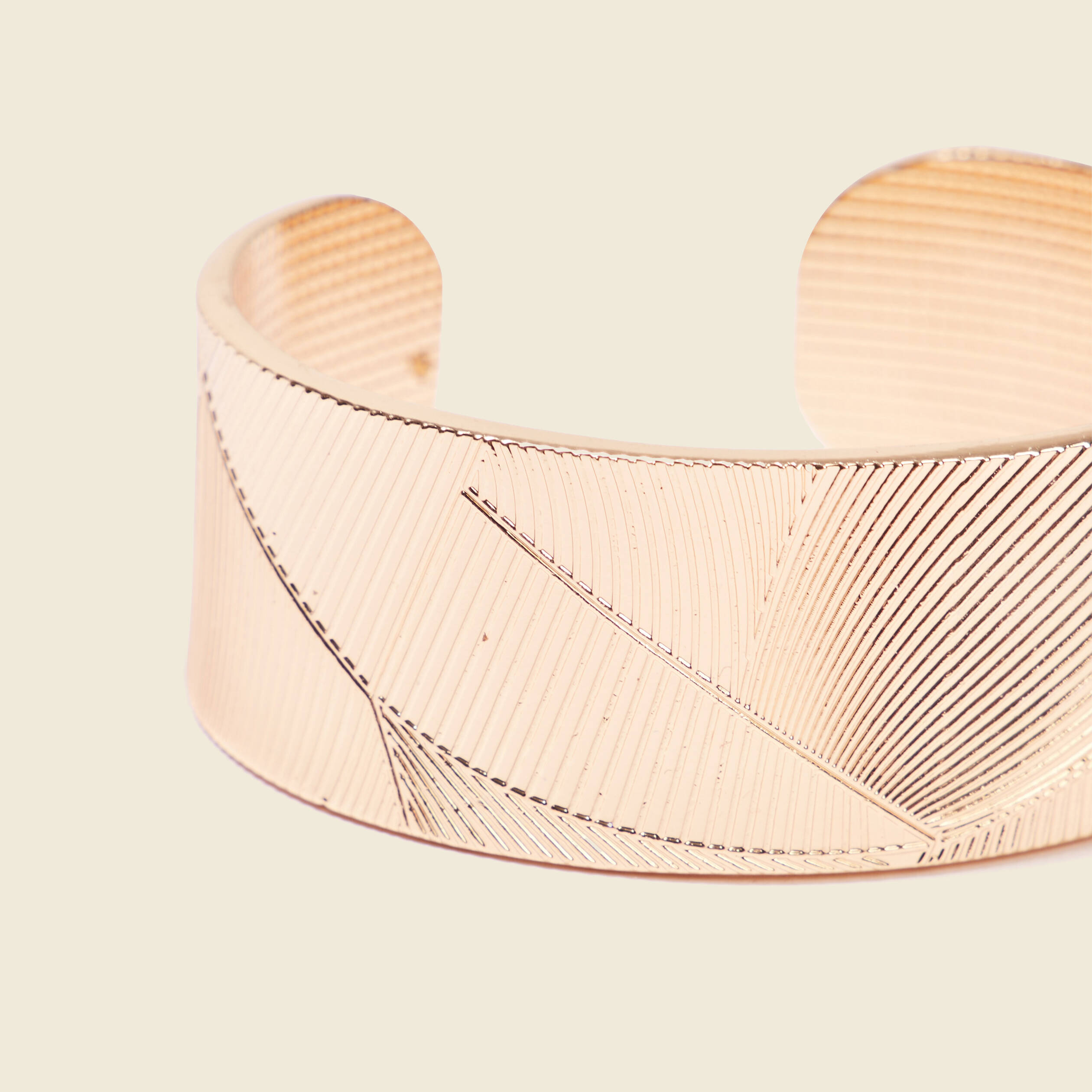 Bracelet manchette couleur or femme