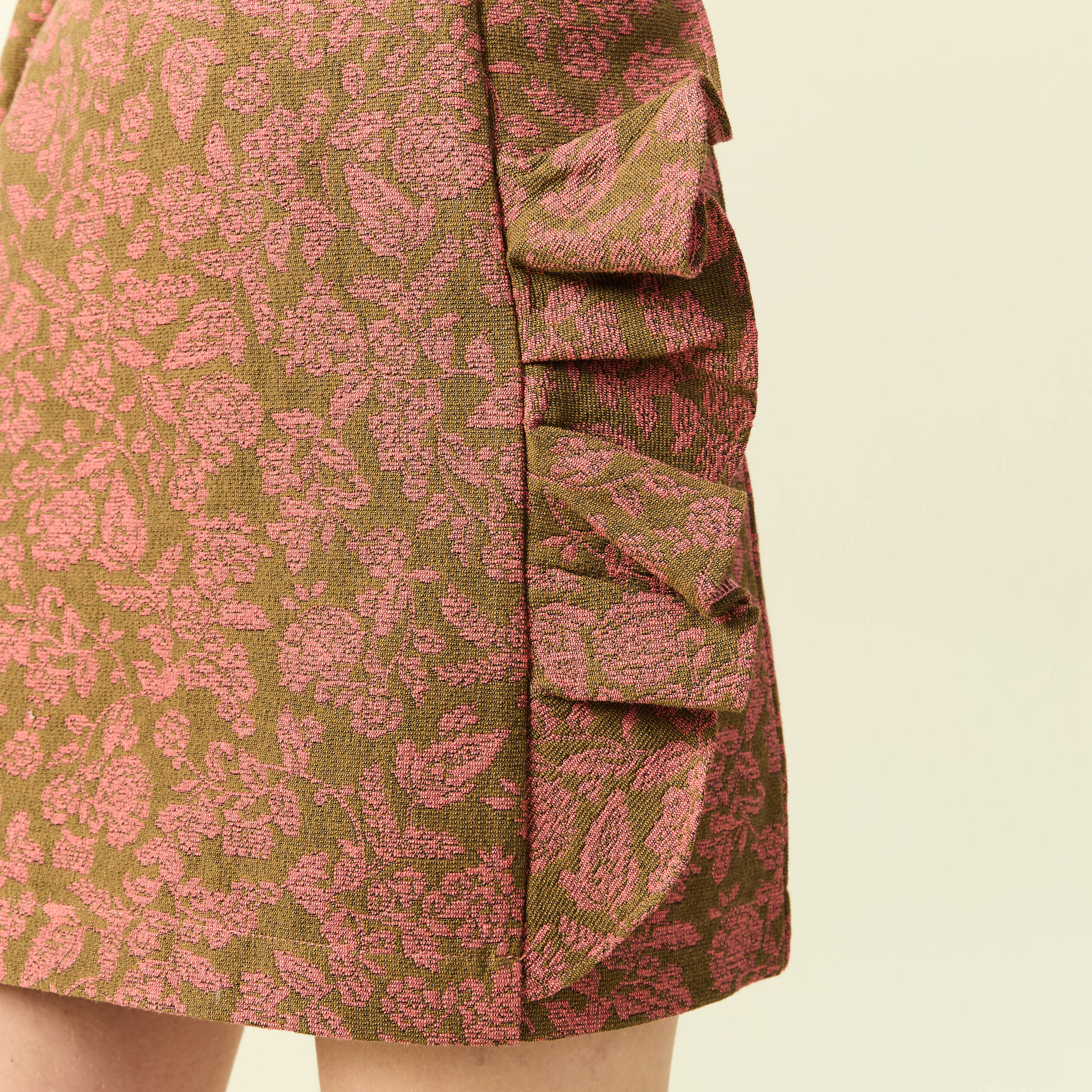 Mini-jupe droite et courte vert kaki femme