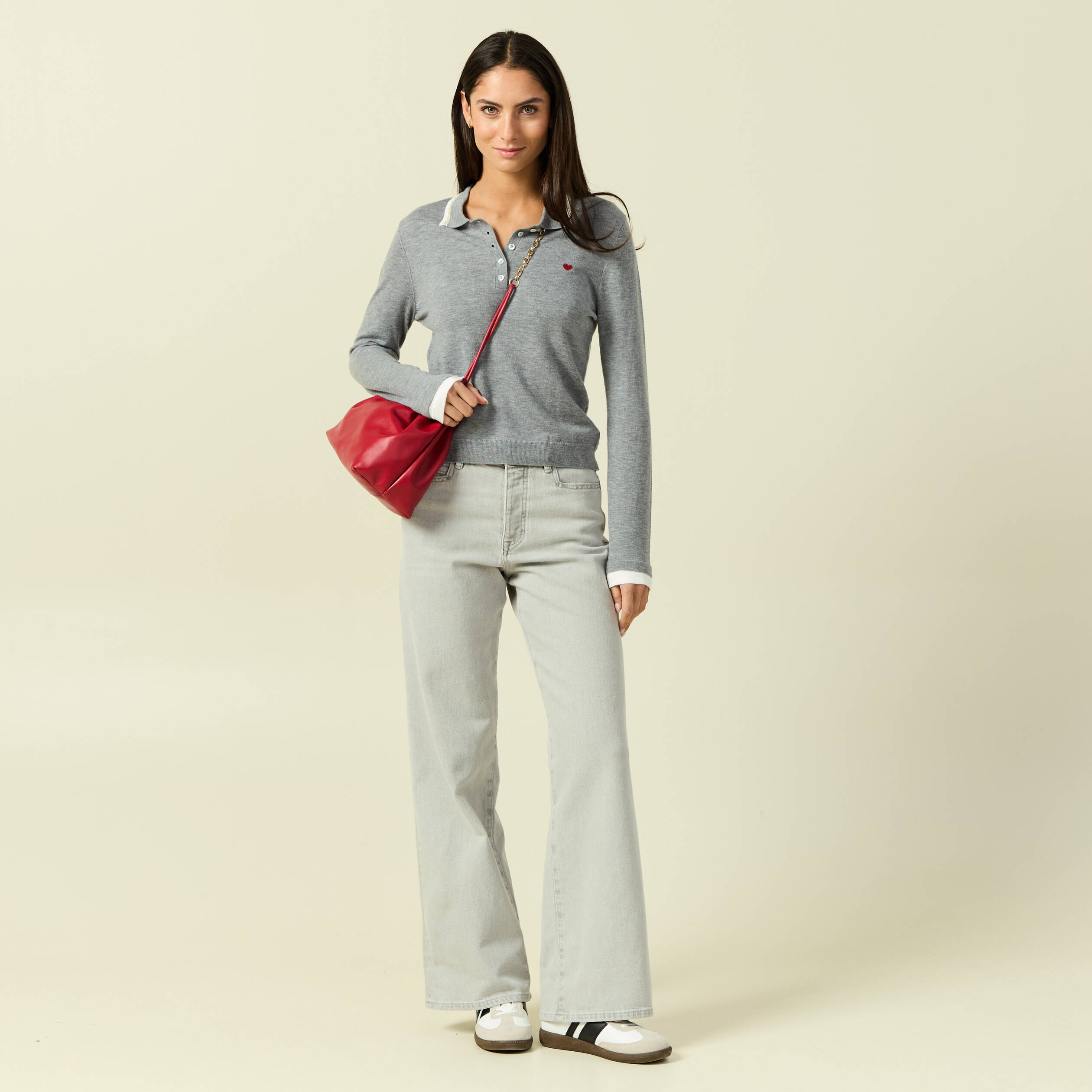 Polo manches longues avec c&oelig;ur brod&eacute; gris clair femme