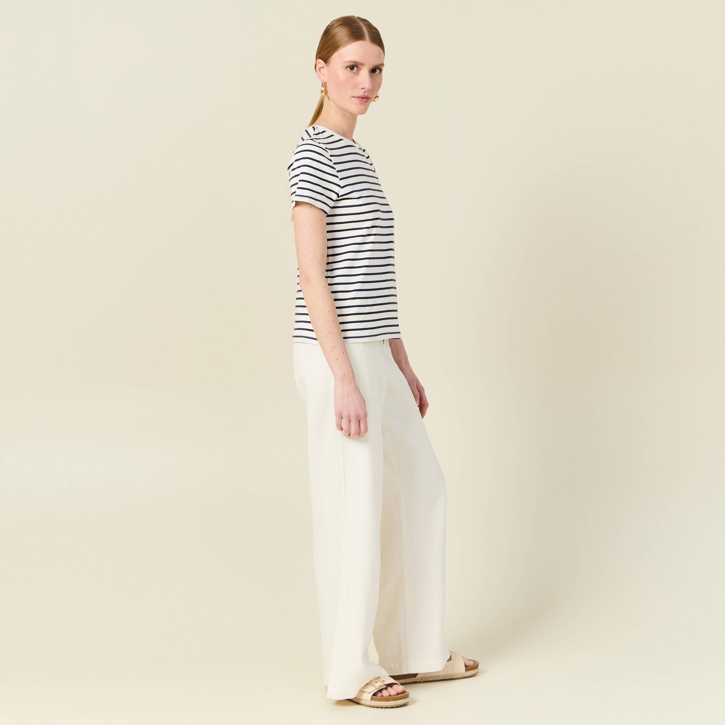T-shirt cintr&eacute; col rond manches courtes ecru femme