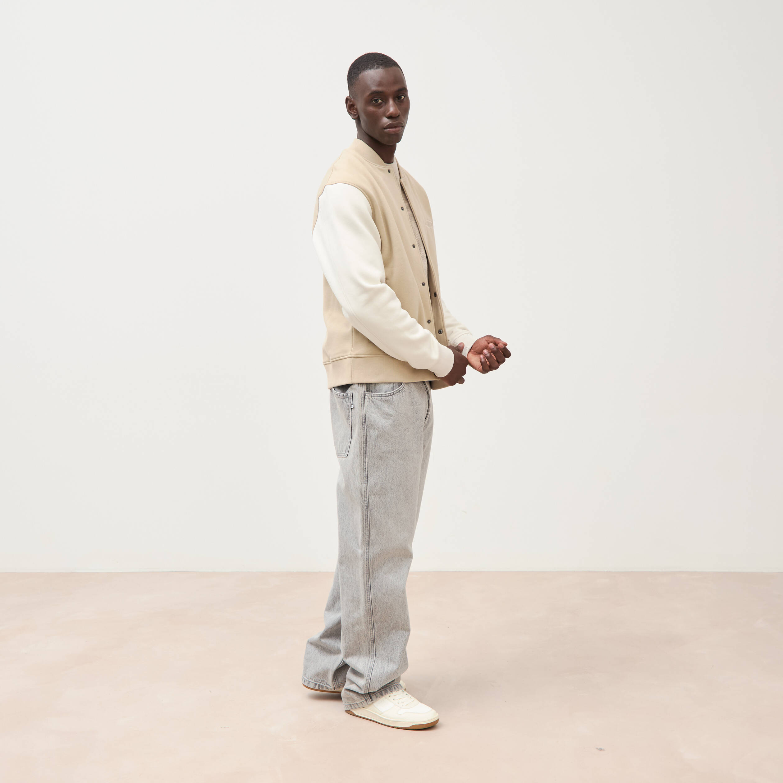 Sweat manches longues brod&eacute; beige homme
