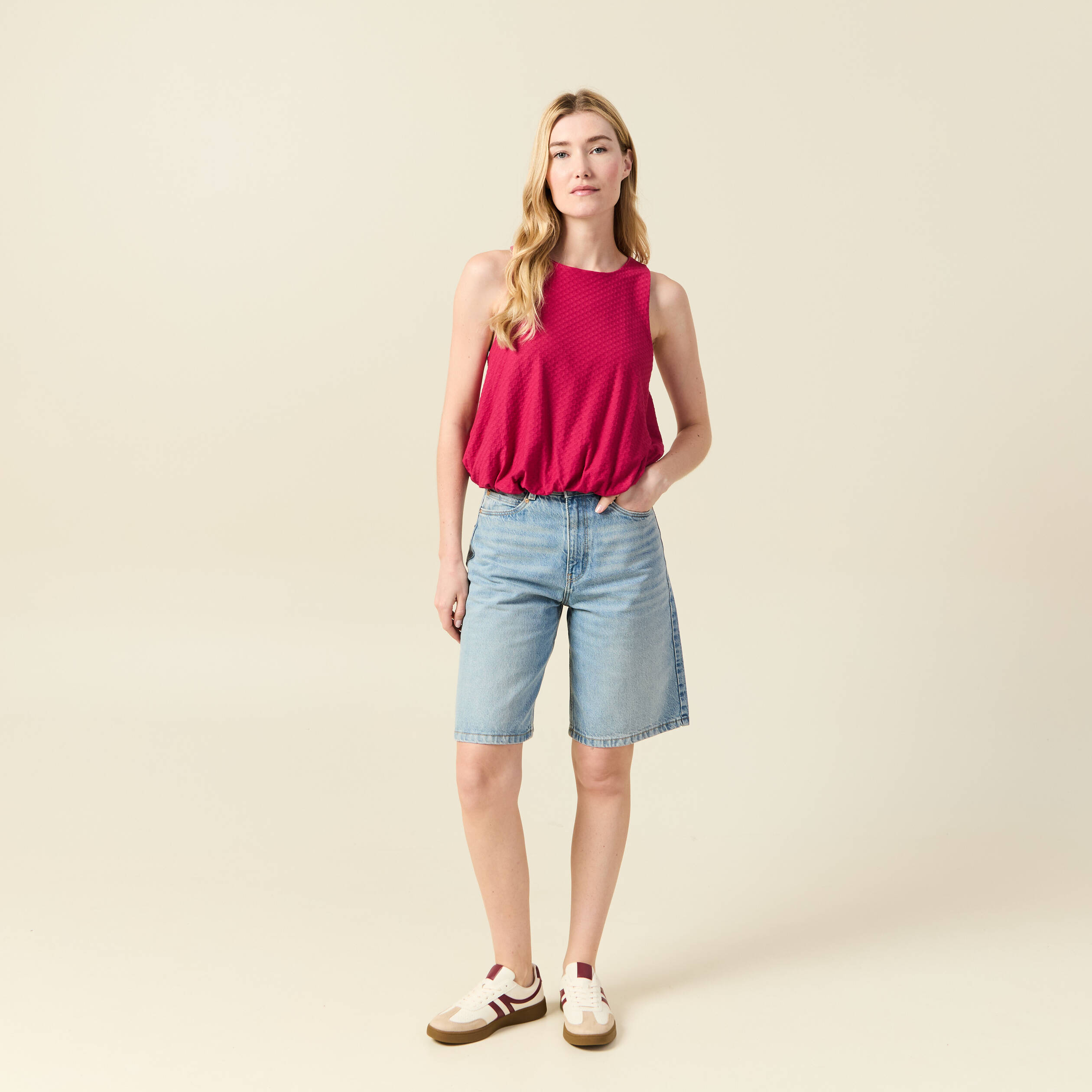 D&eacute;bardeur sans manches rose framboise femme