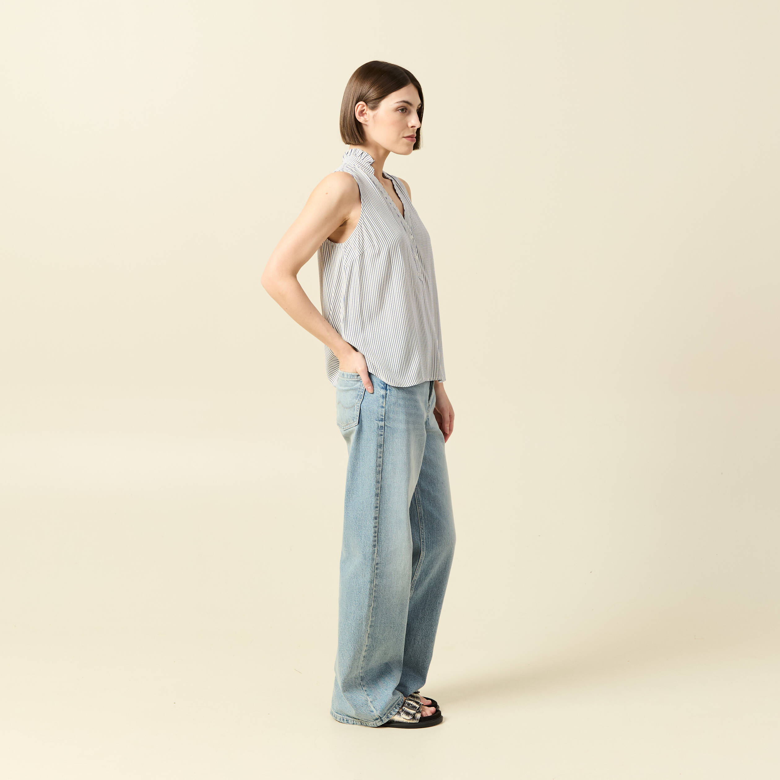 Top sans manches col montant bleu femme