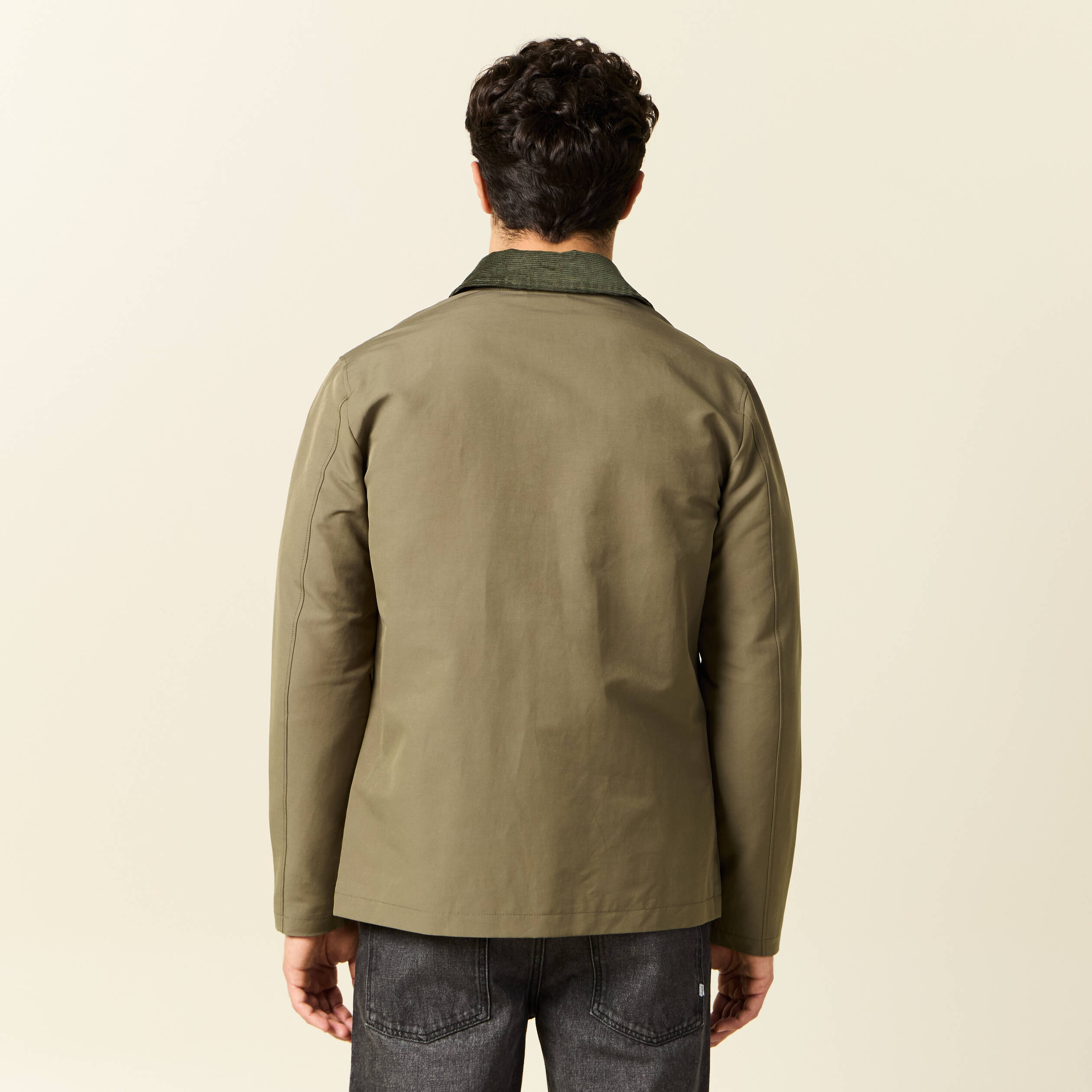 Veste d&eacute;perlante boutonn&eacute;e vert kaki homme