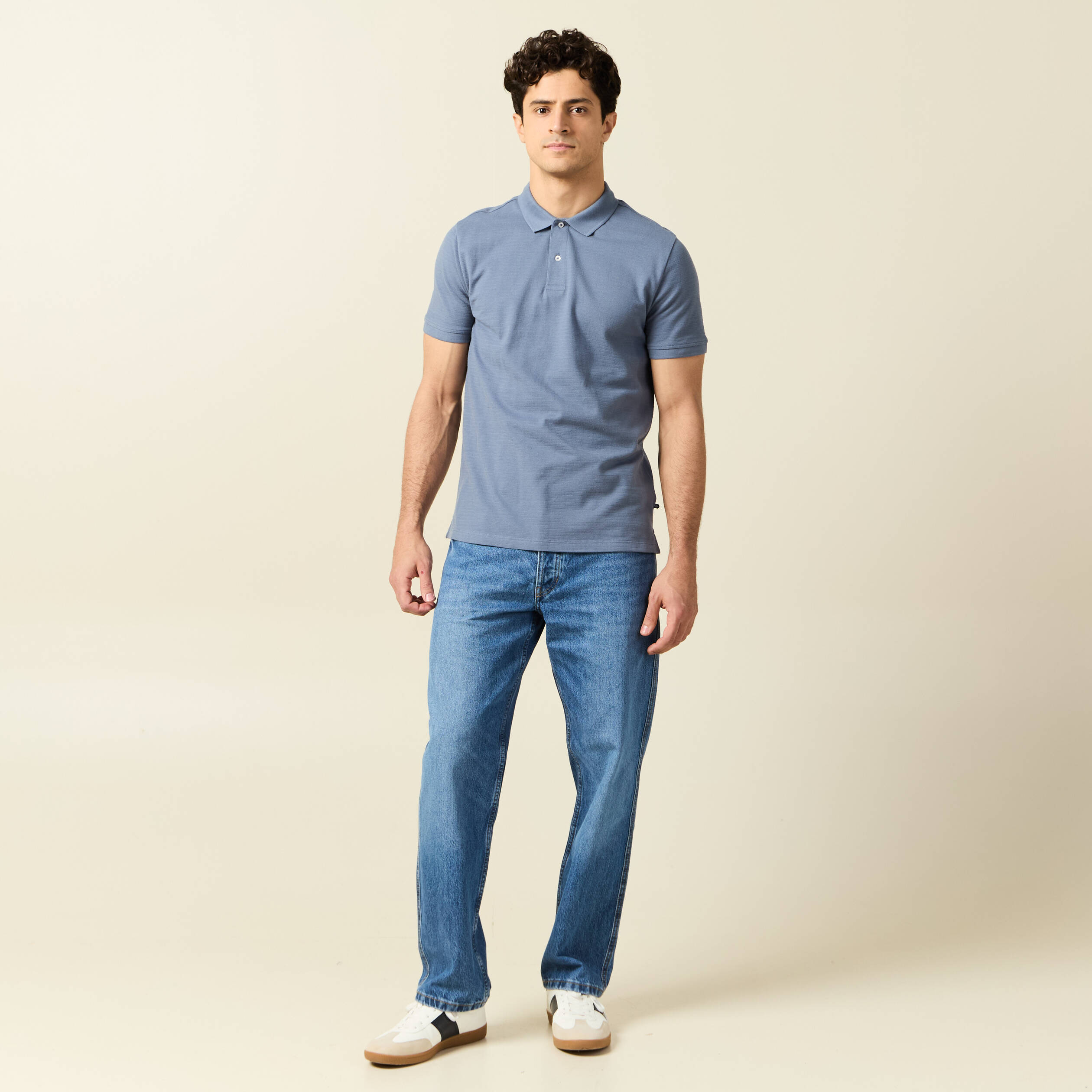 Polo cintr&eacute; en coton manches courtes bleu fonc&eacute; homme