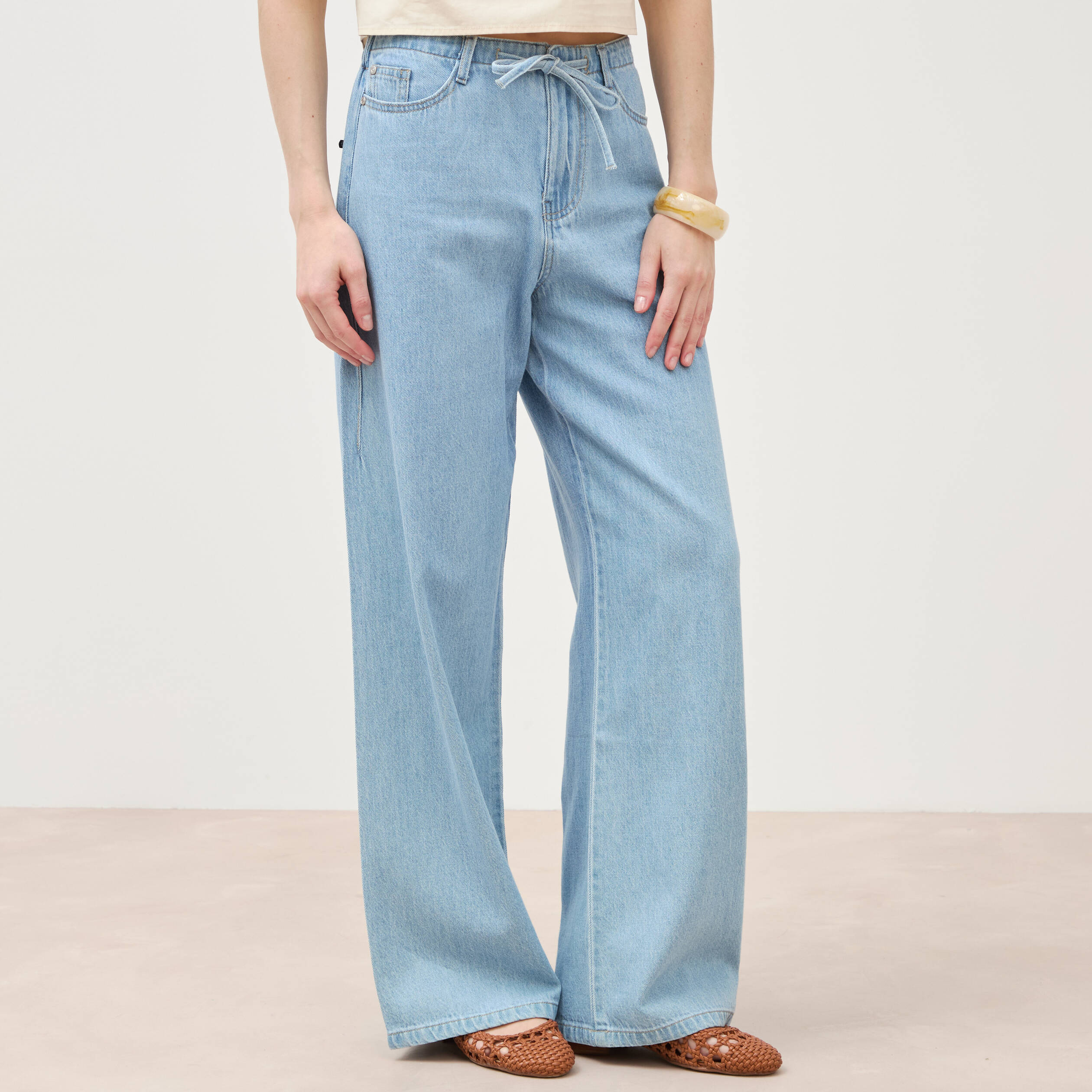 Jeans large taille standard en coton denim bleach femme