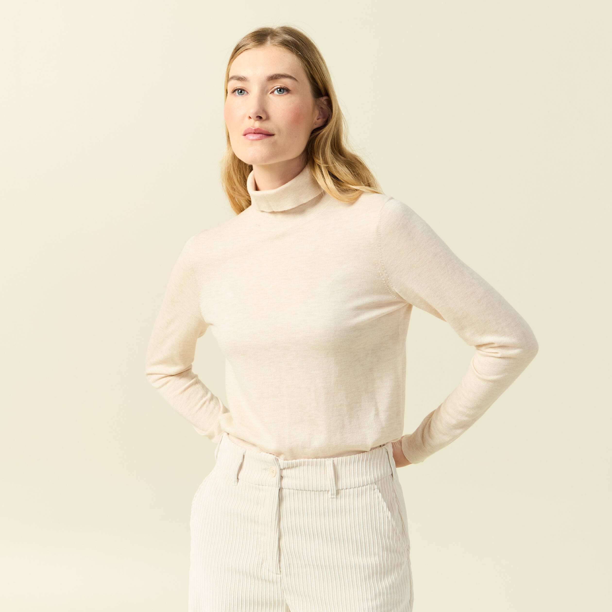 Pull fin col roulé manches longues creme femme Vibs
