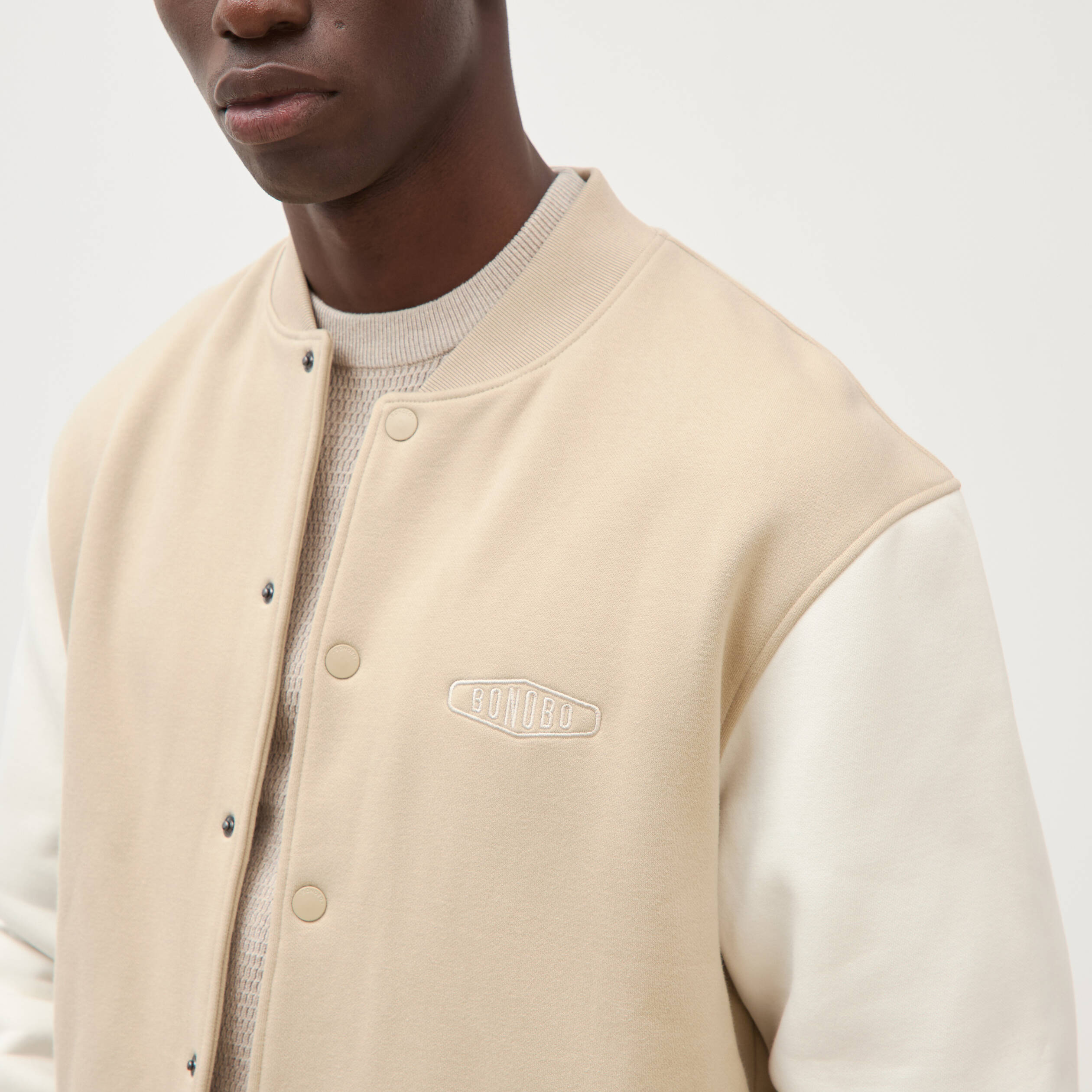Sweat manches longues brod&eacute; beige homme