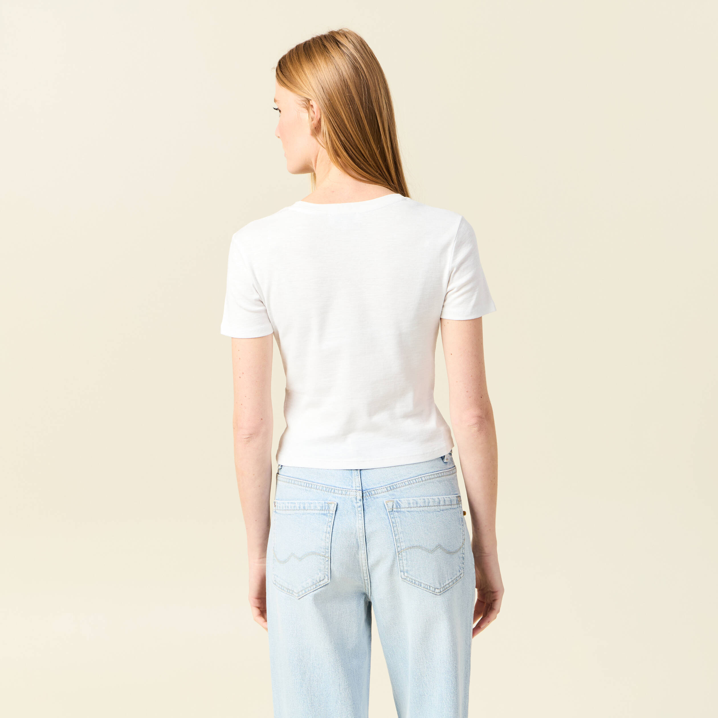 T-shirt ajust&eacute; cropped col rond ivoire femme