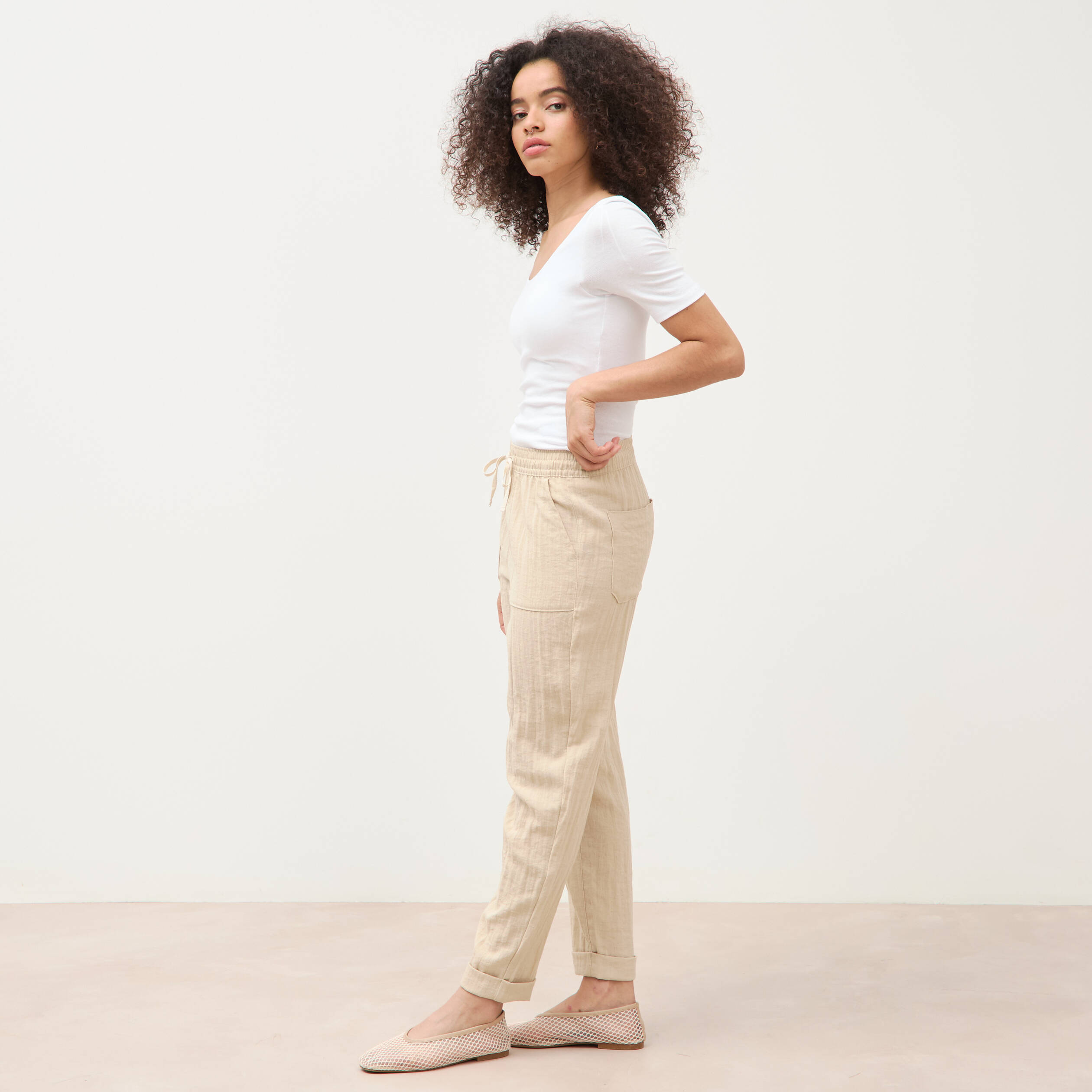 Pantalon taille standard bas resserr&eacute; beige femme