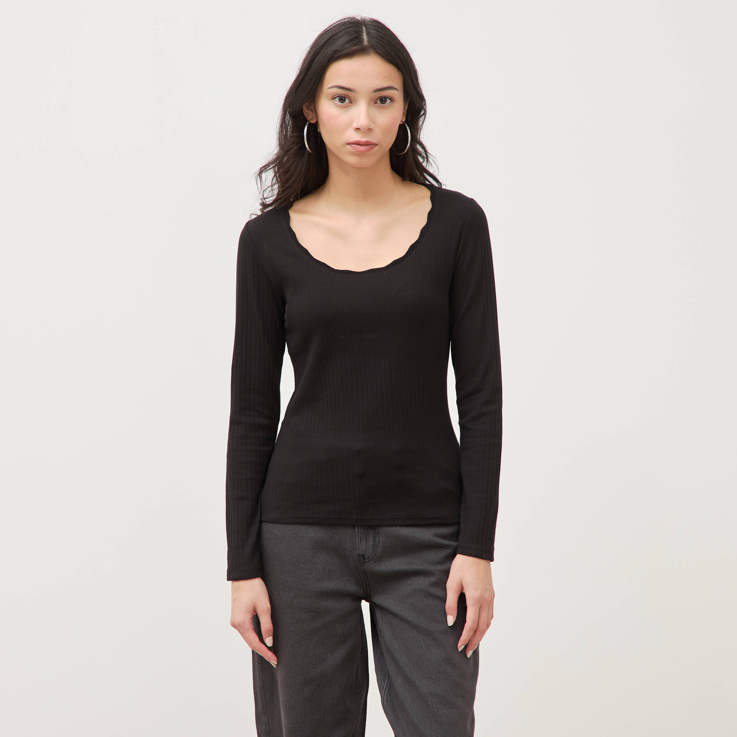 T-shirt ajust&eacute; col rond manches longues noir femme