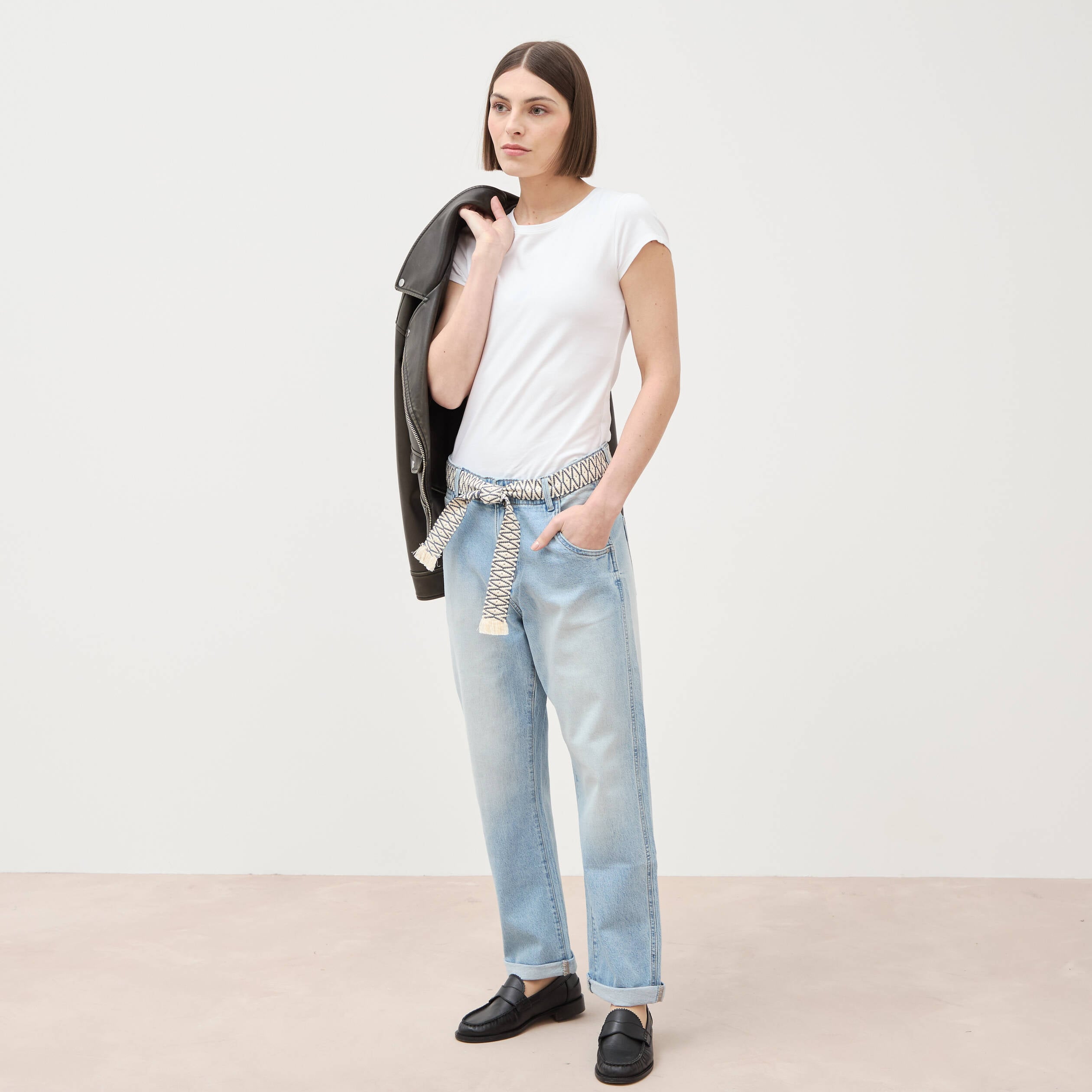Jeans boyfriend ceintur&eacute; denim bleach femme