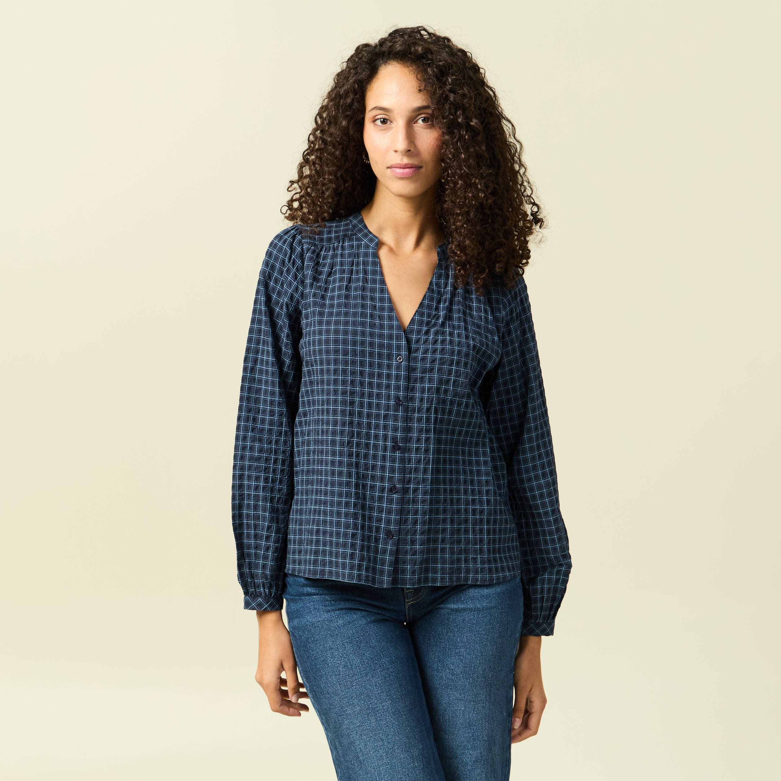 Chemise manches longues col rond noir femme