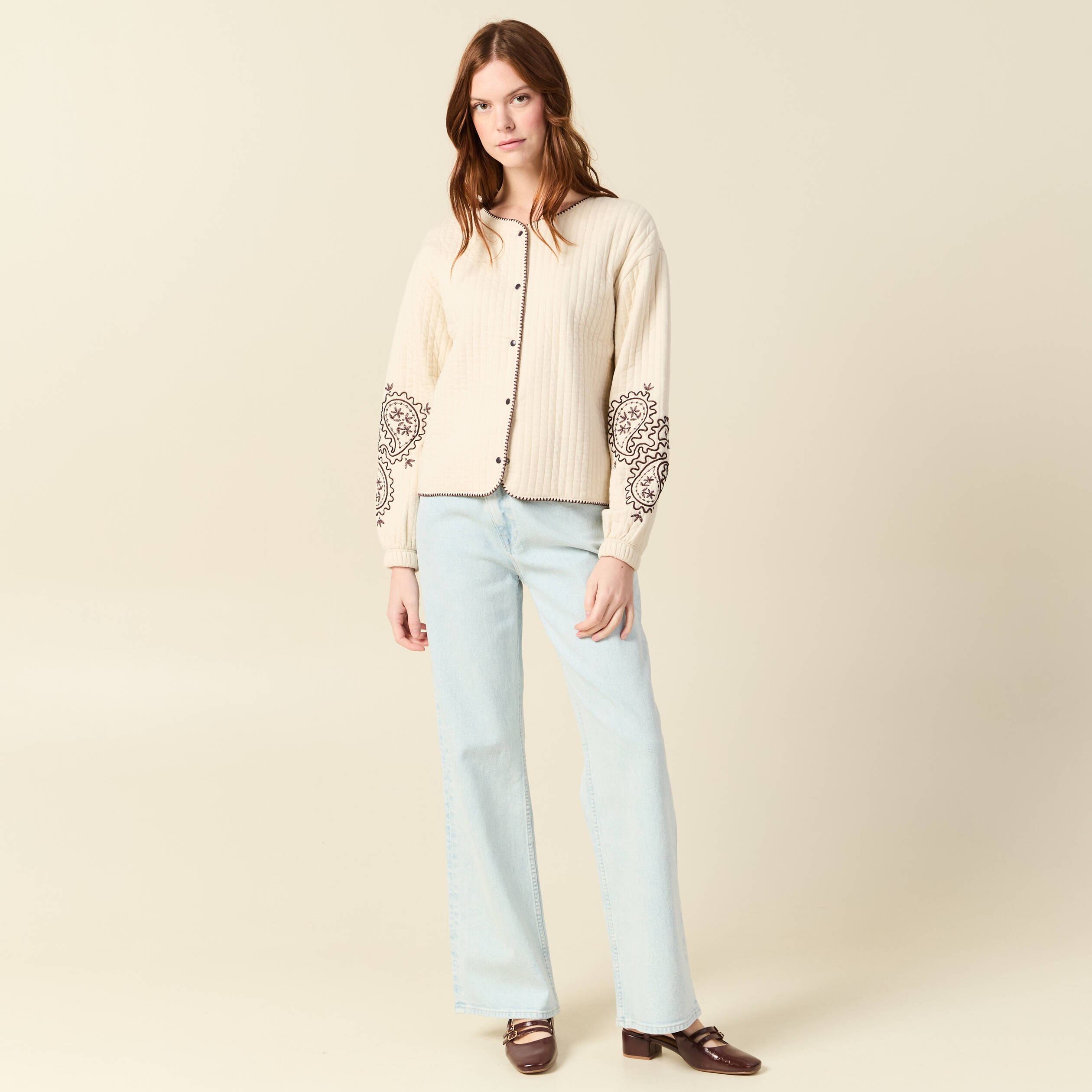 Cardigan droit court col rond brod&eacute; ivoire femme