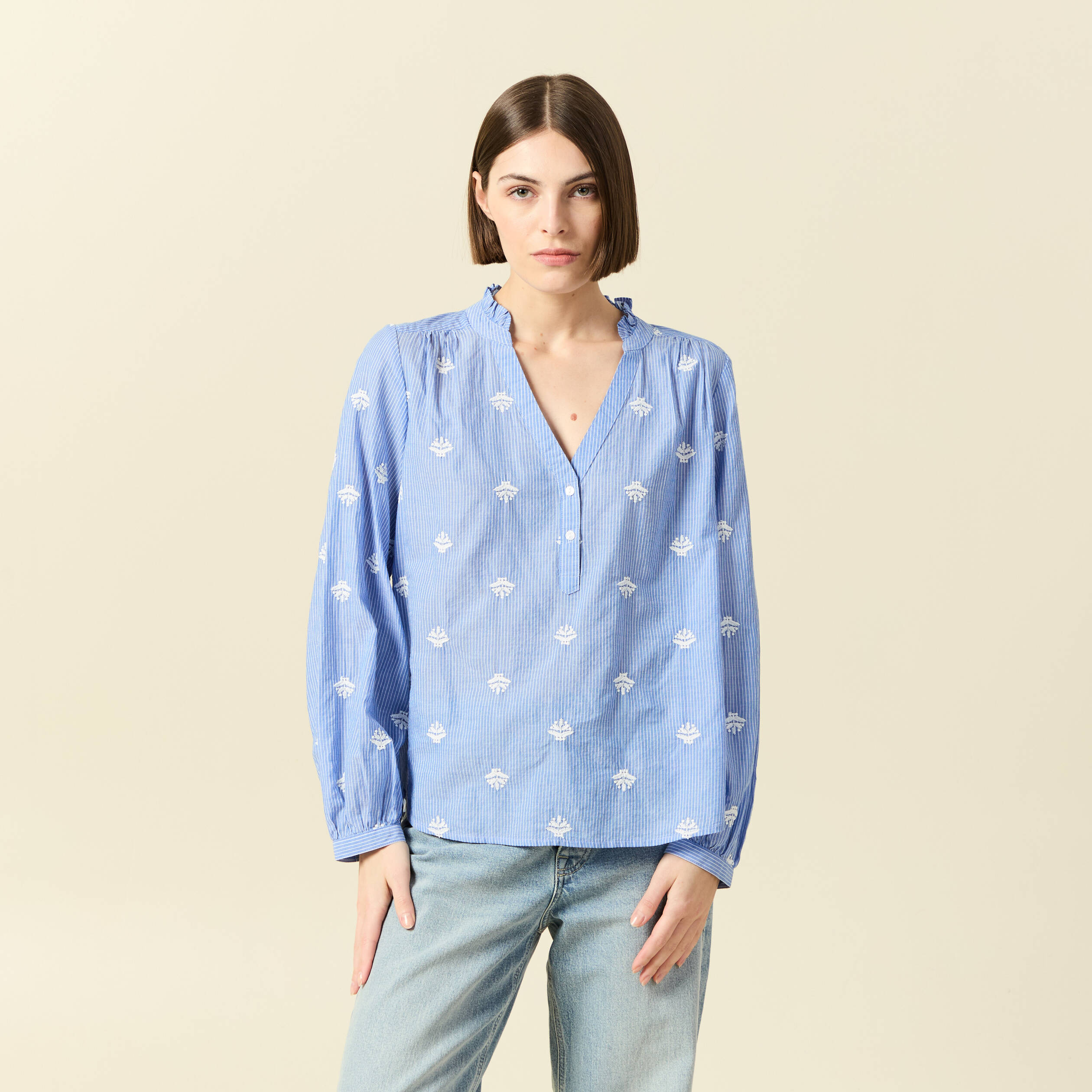 Blouse manches longues en coton brod&eacute; bleu gris femme