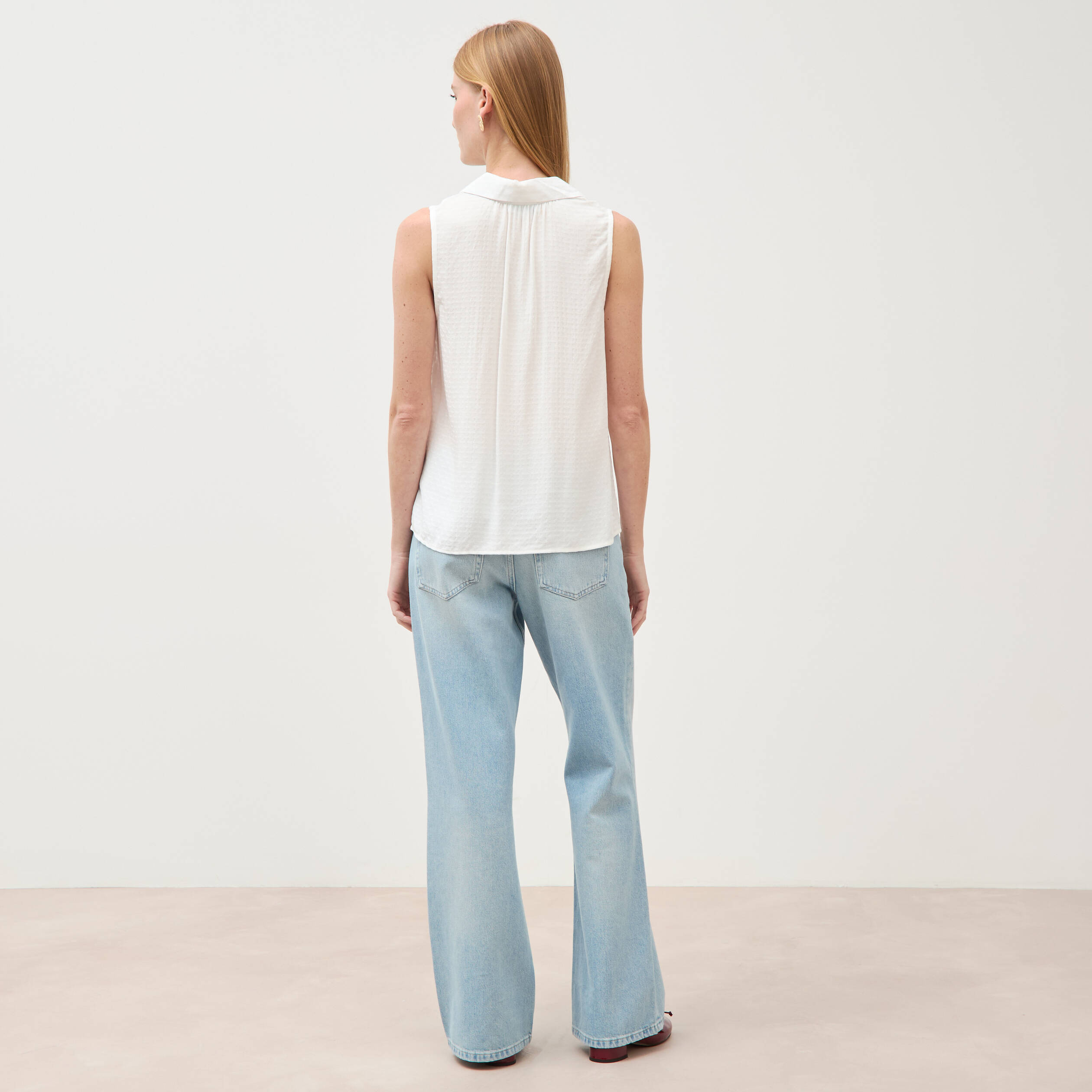 Top sans manches col tailleur ecru femme