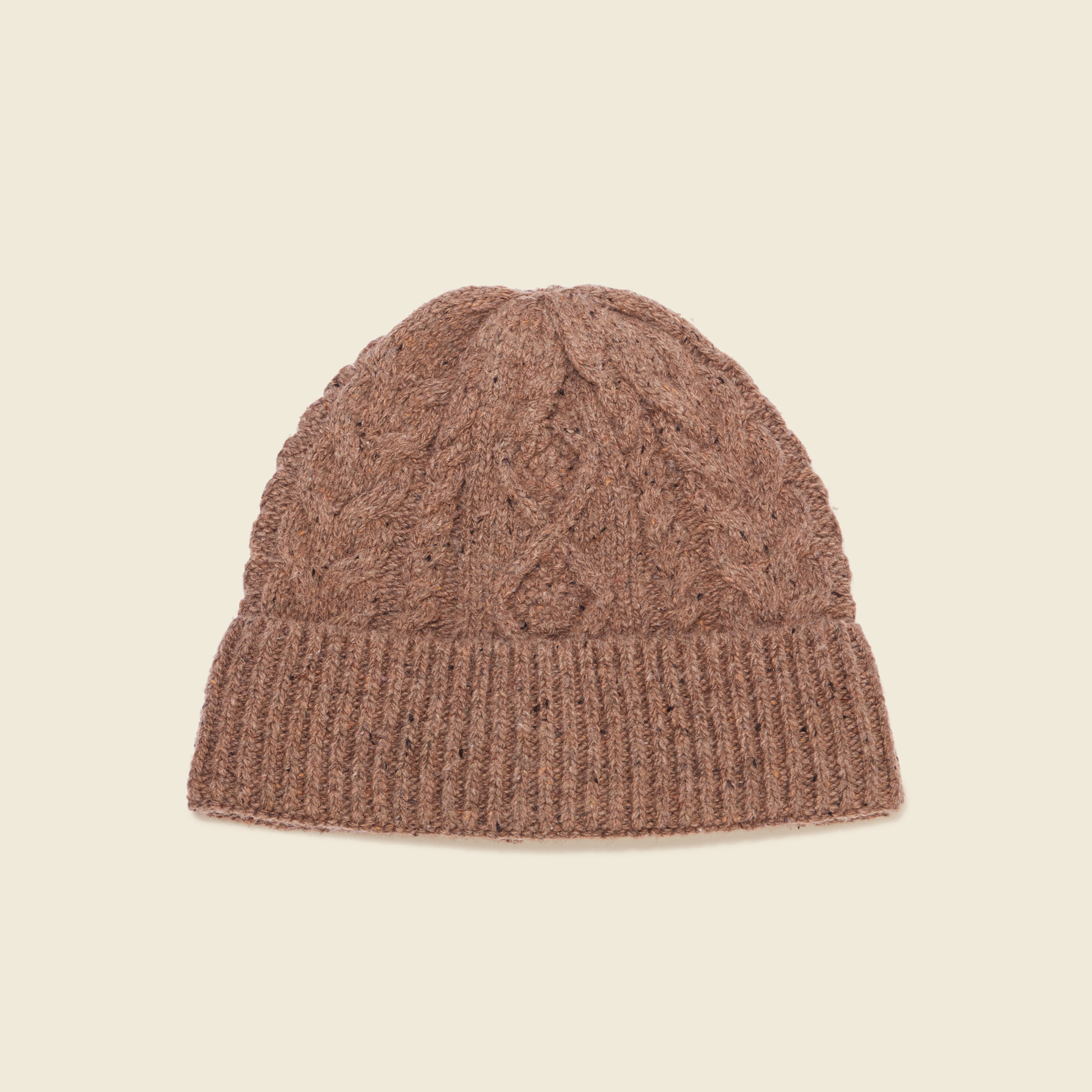 bonnet tricote a torsades marron fonce homme Bonnet tricoté à torsades marron foncé homme