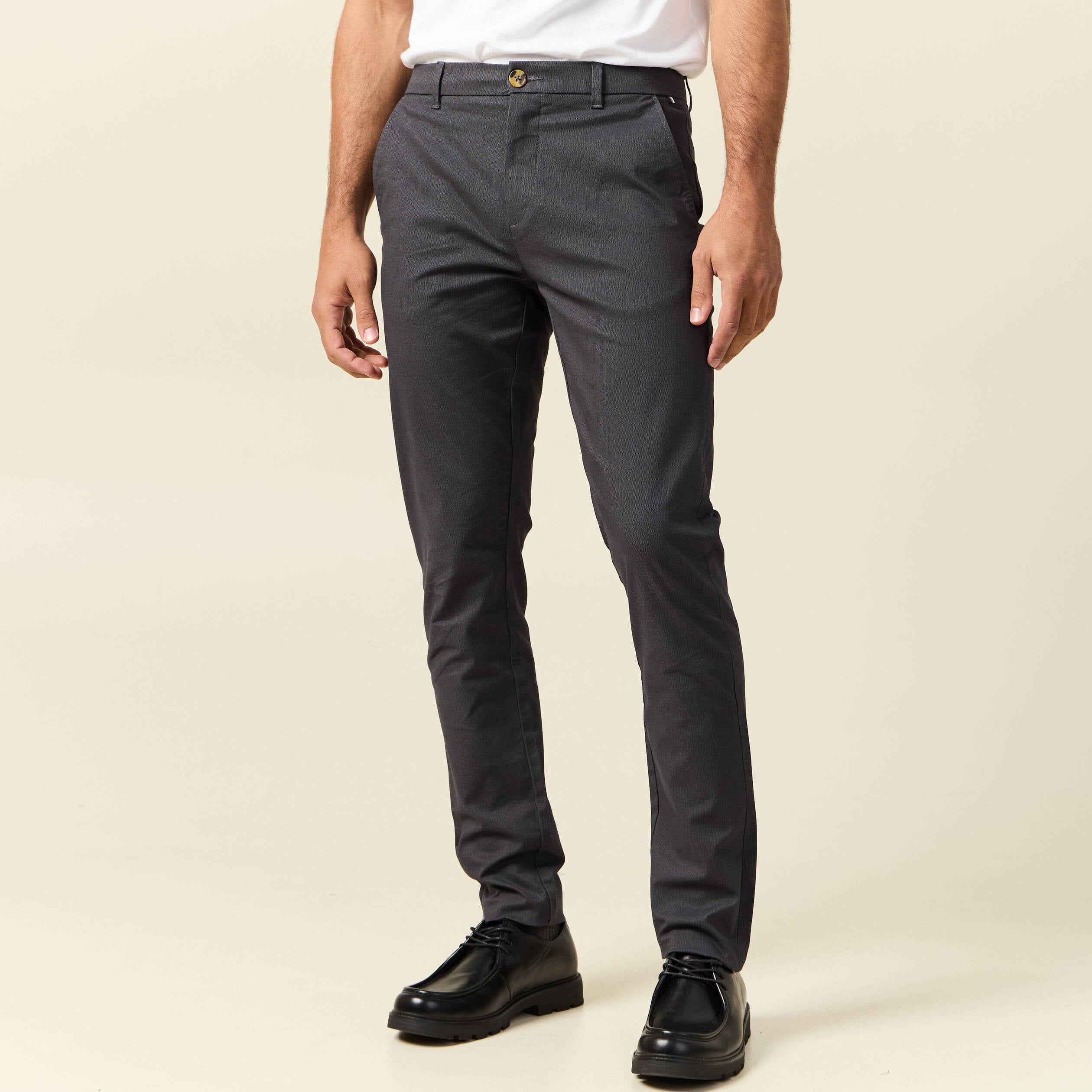 Pantalon chino slim gris fonc&eacute; homme