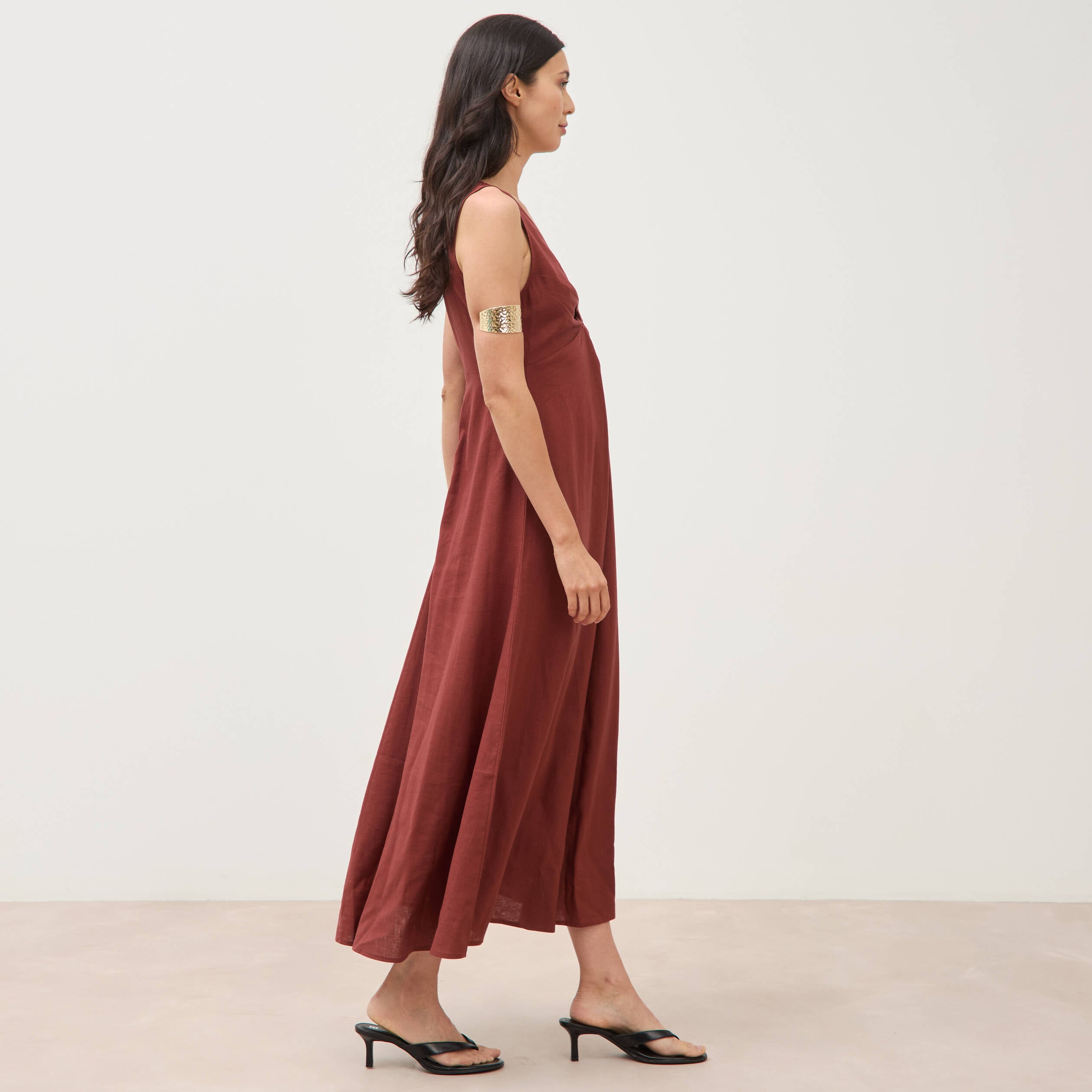 Robe sans manches col v marron cognac femme