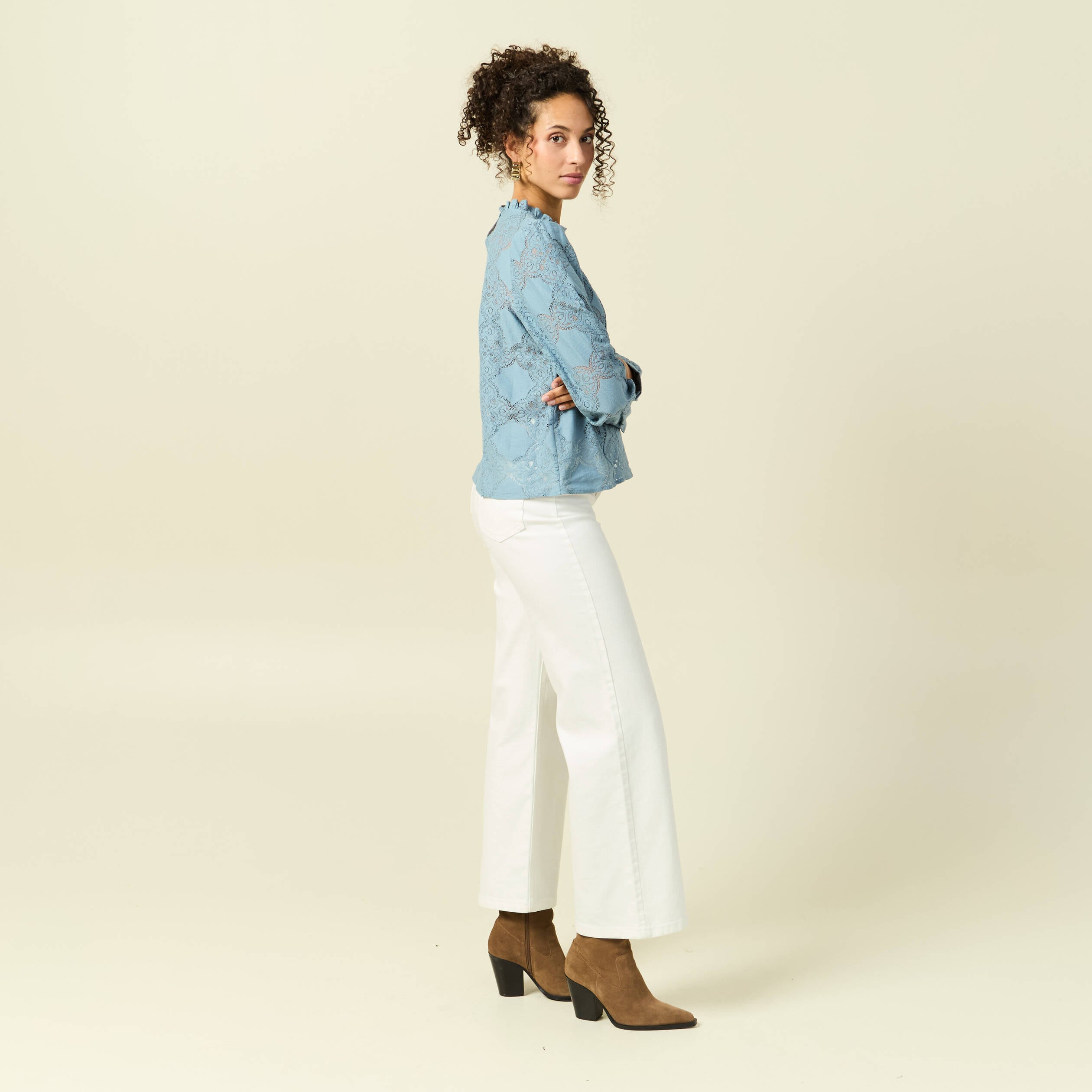 Blouse cintr&eacute;e dentelle manches longues gris femme