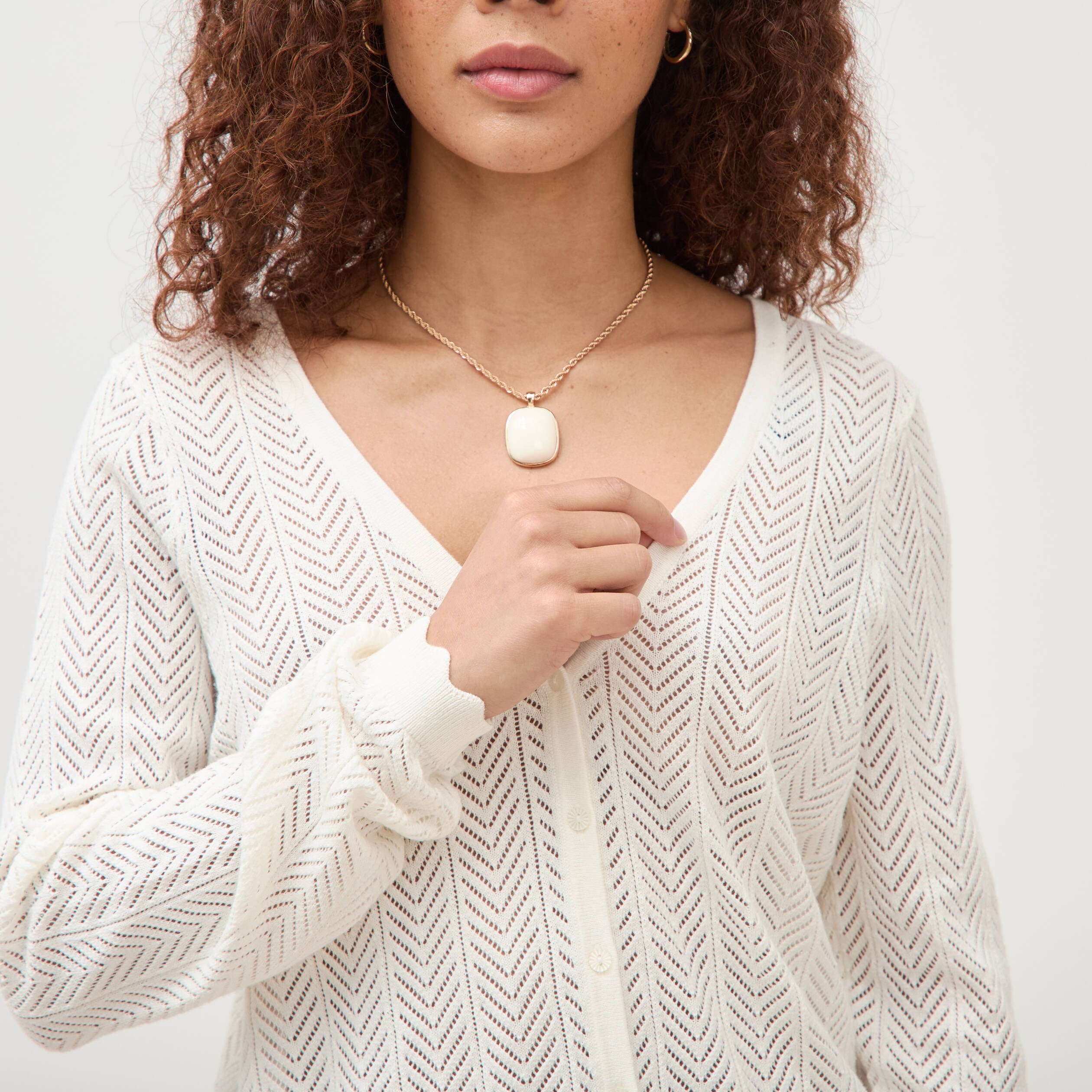 Gilet dos devant ajour&eacute; ecru femme